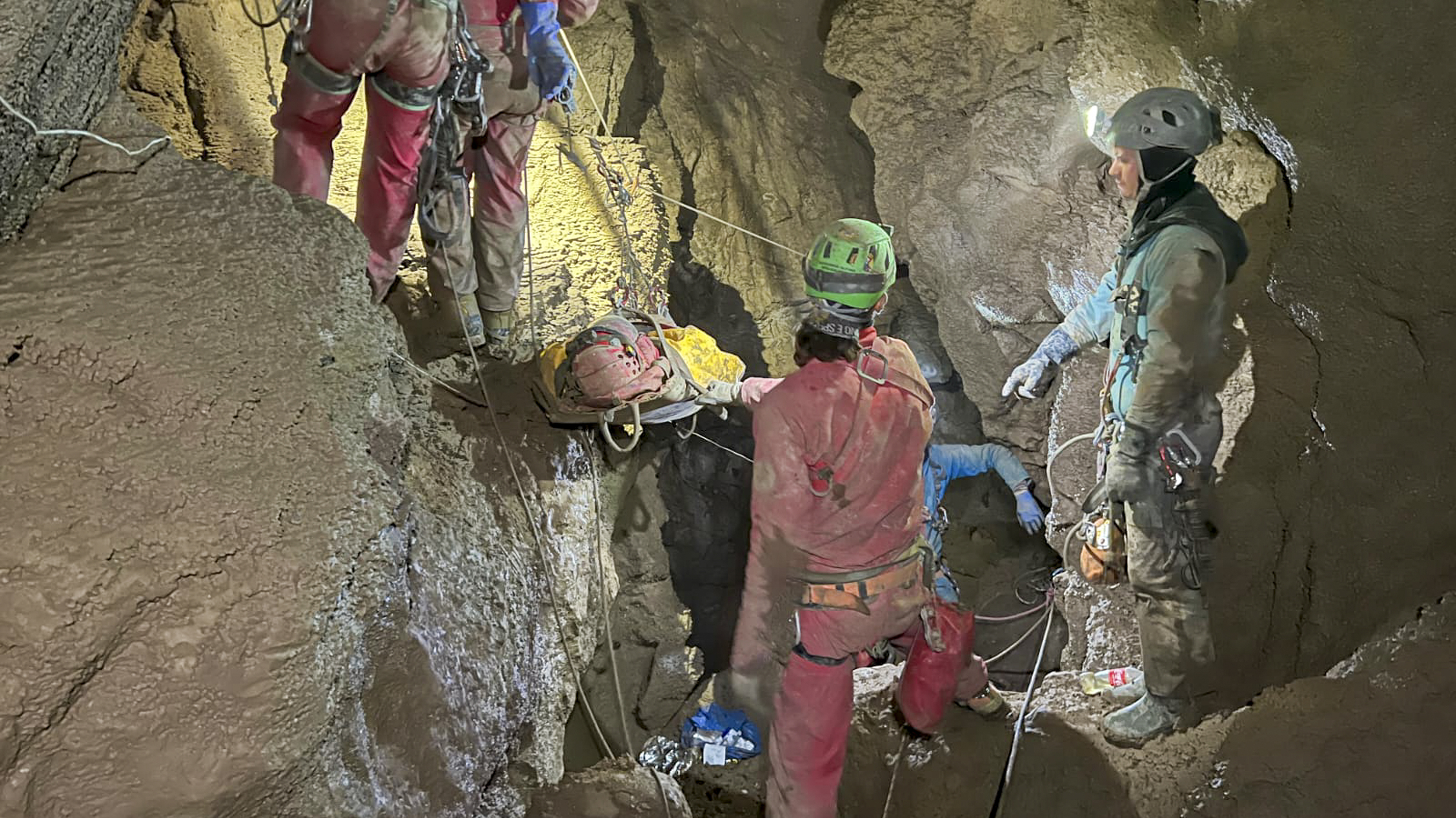 Members of the CNSAS, Italian alpine and speleological rescuers, carry a stretcher with American researcher Mark Dickey during a rescue operation in the Morca cave, near Anamur, southern Turkey, on Monday. Dickey fell seriously ill at a depth of some 1,000 meters (3,000 feet) from the entrance of one of world