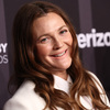 Drew Barrymore hervat haar talkshow te midden van stakingen, wat tot scherpe kritiek leidt