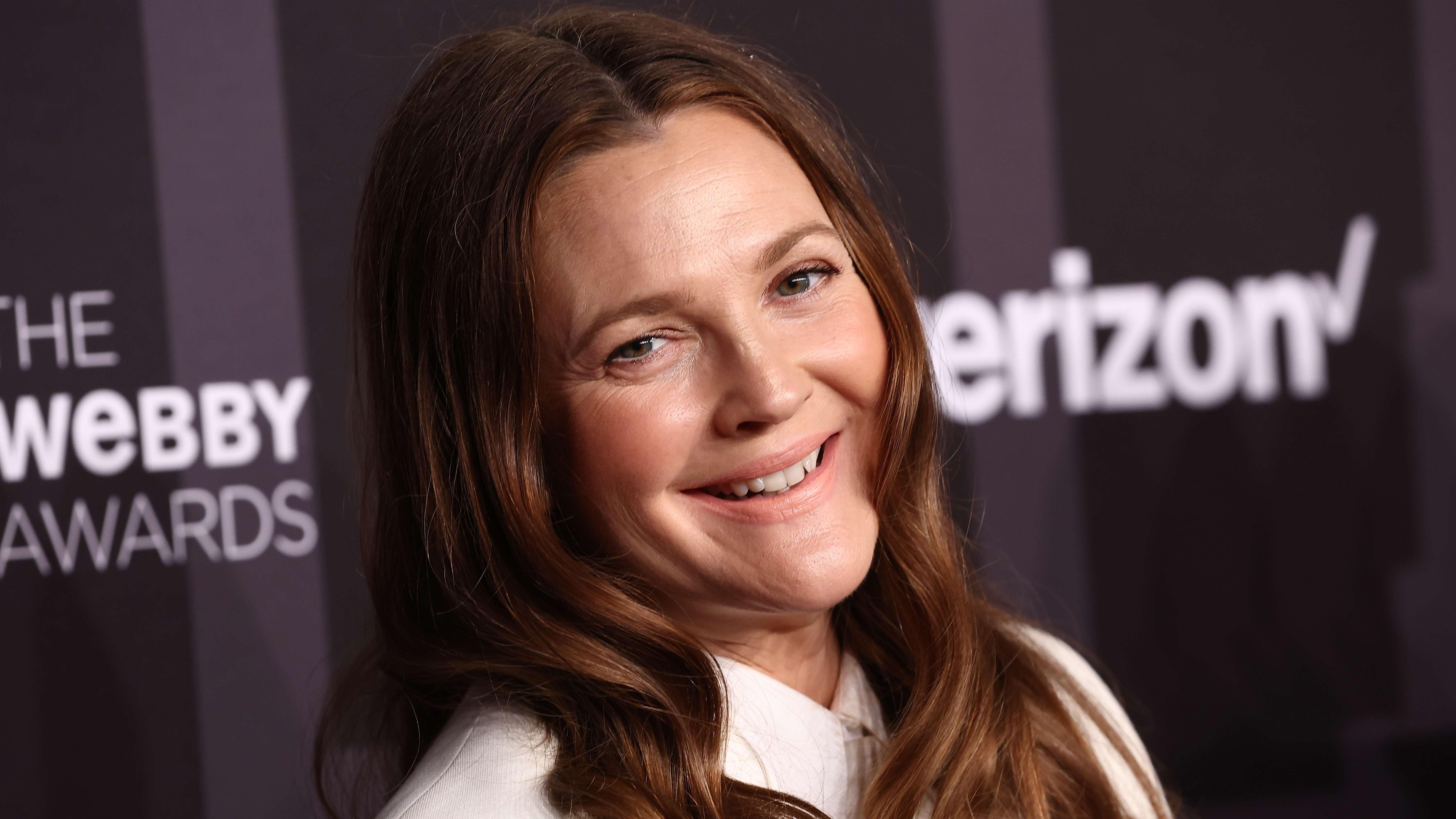 Drew Barrymore to restart her talk show amid strikes, drawing heated criticism