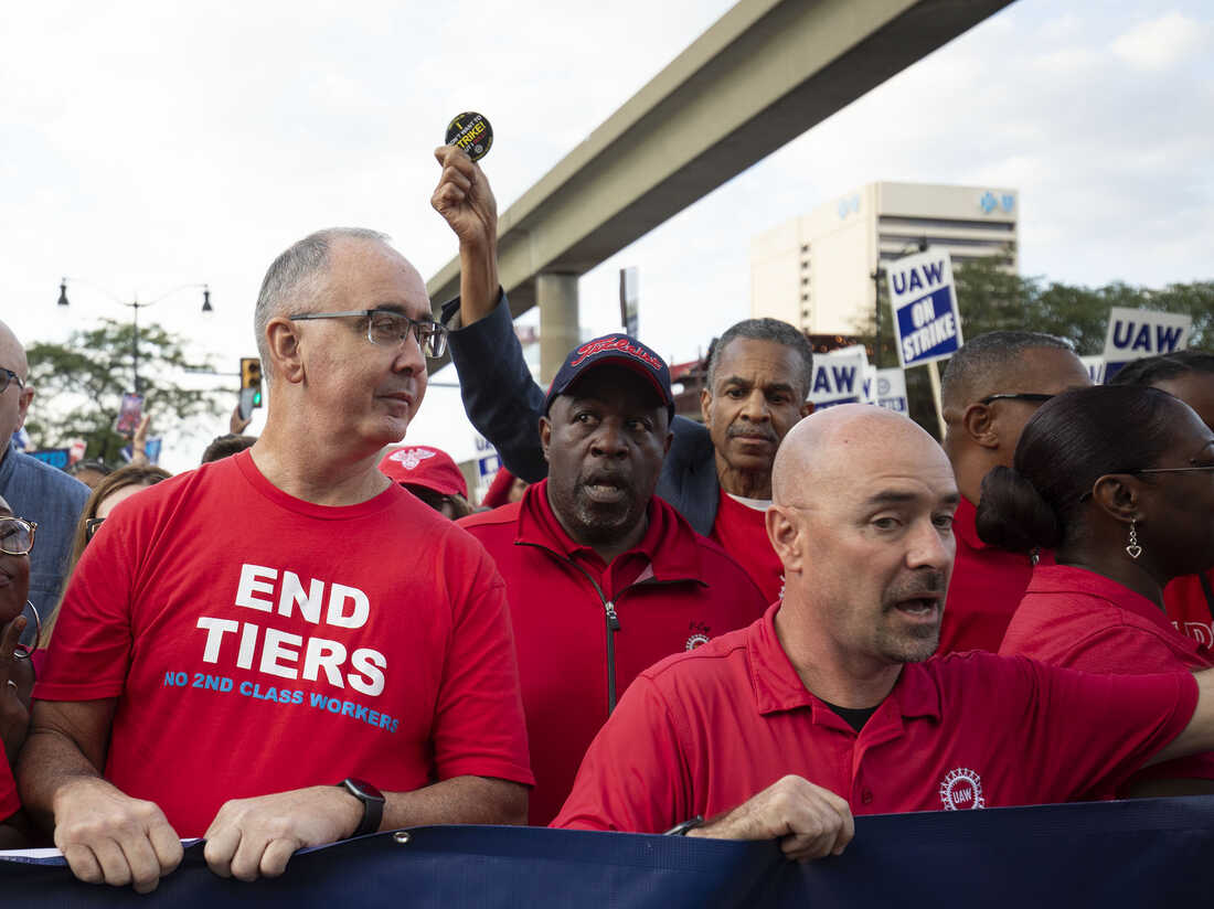 UAW demands 'no tiers' but disagrees with Detroit 3 on definition