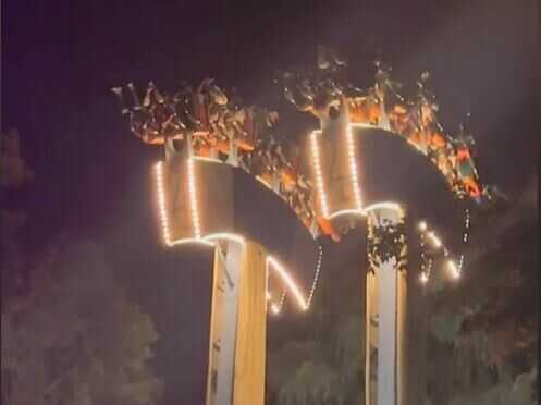 Lumberjack ride at Canada s Wonderland park pauses mid air