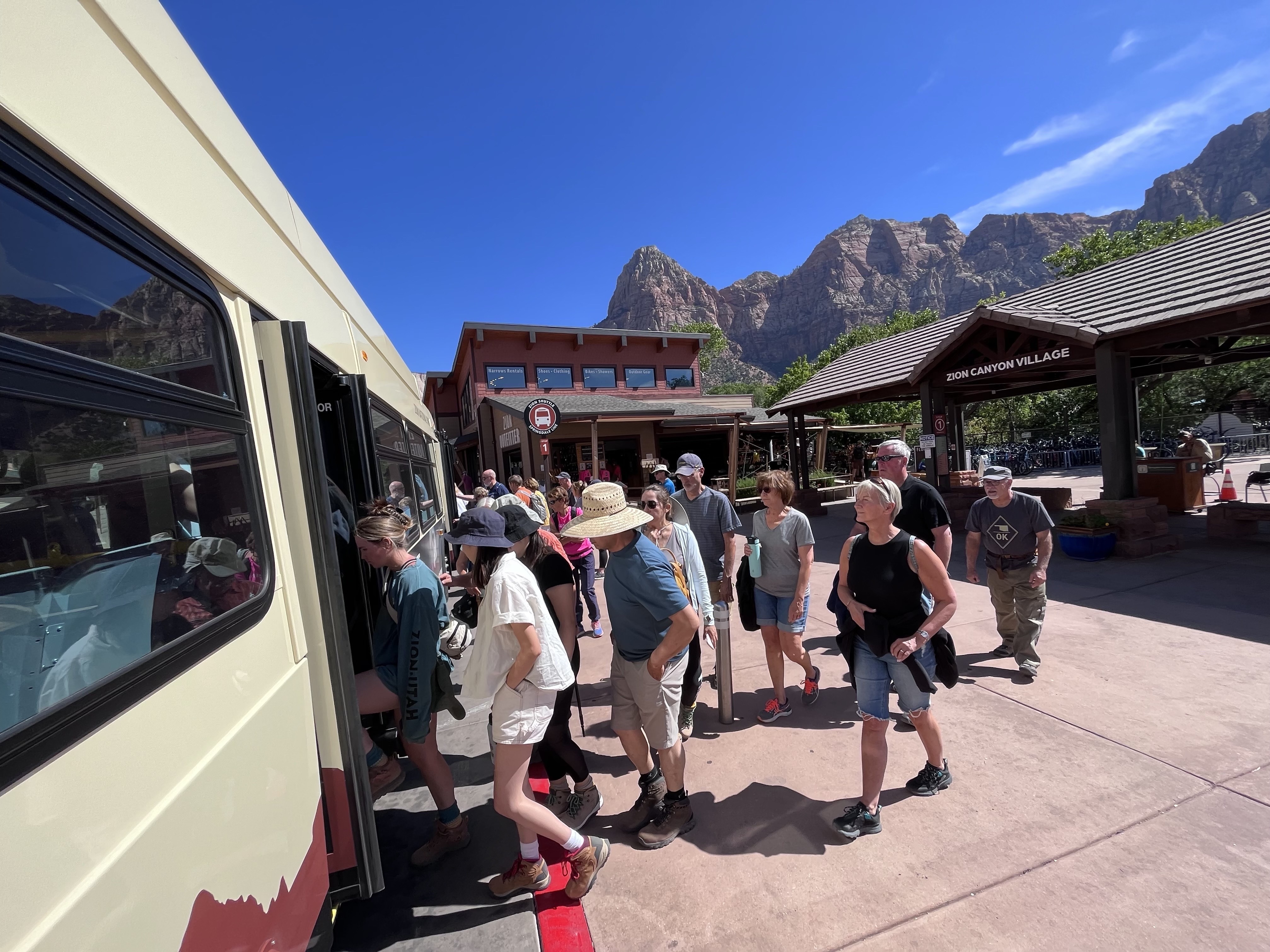 Some states pick up the tab to keep national parks open during federal  shutdown