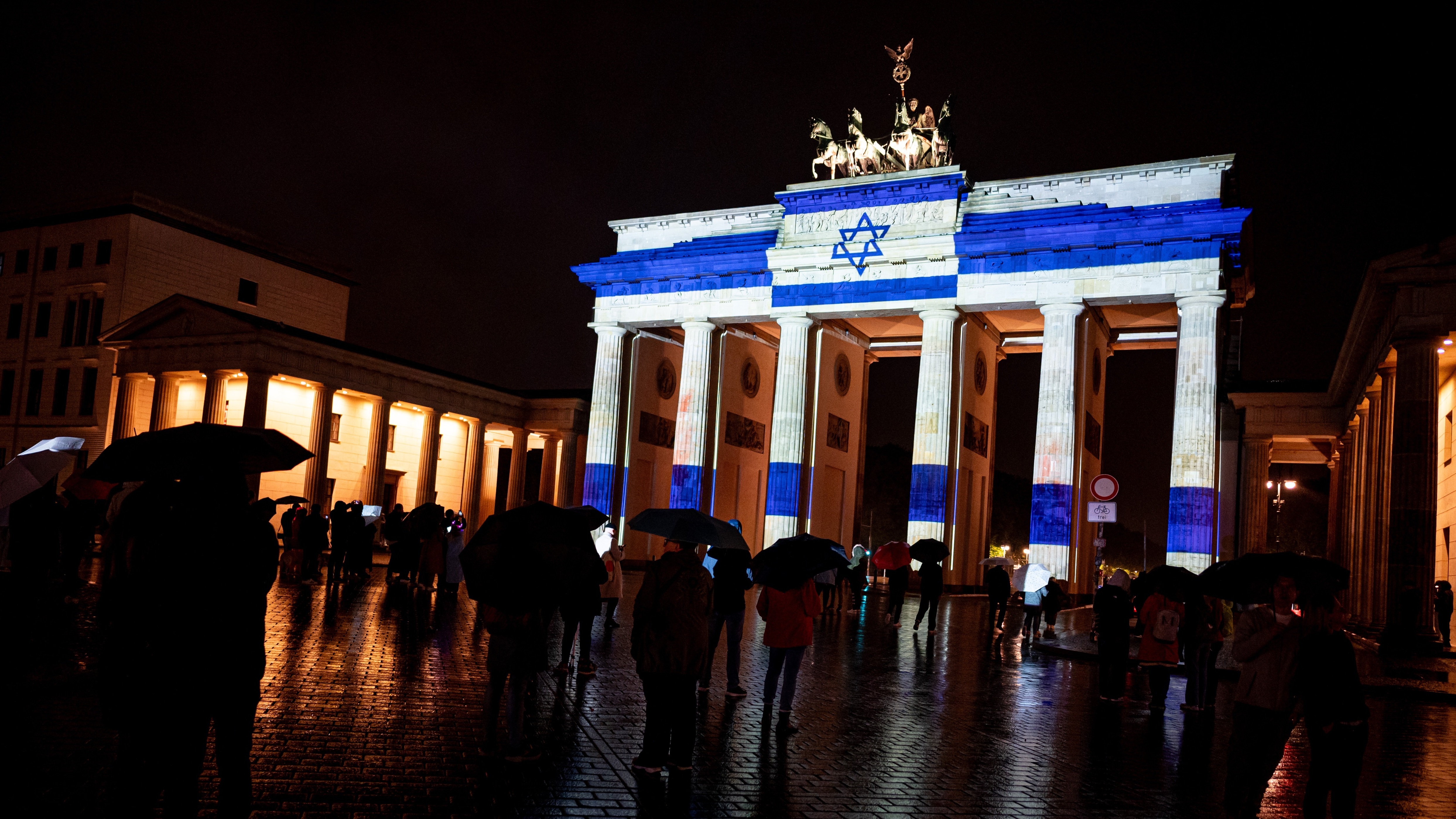 European leaders condemn Hamas, pledge support for Israel and halt Palestinian aid