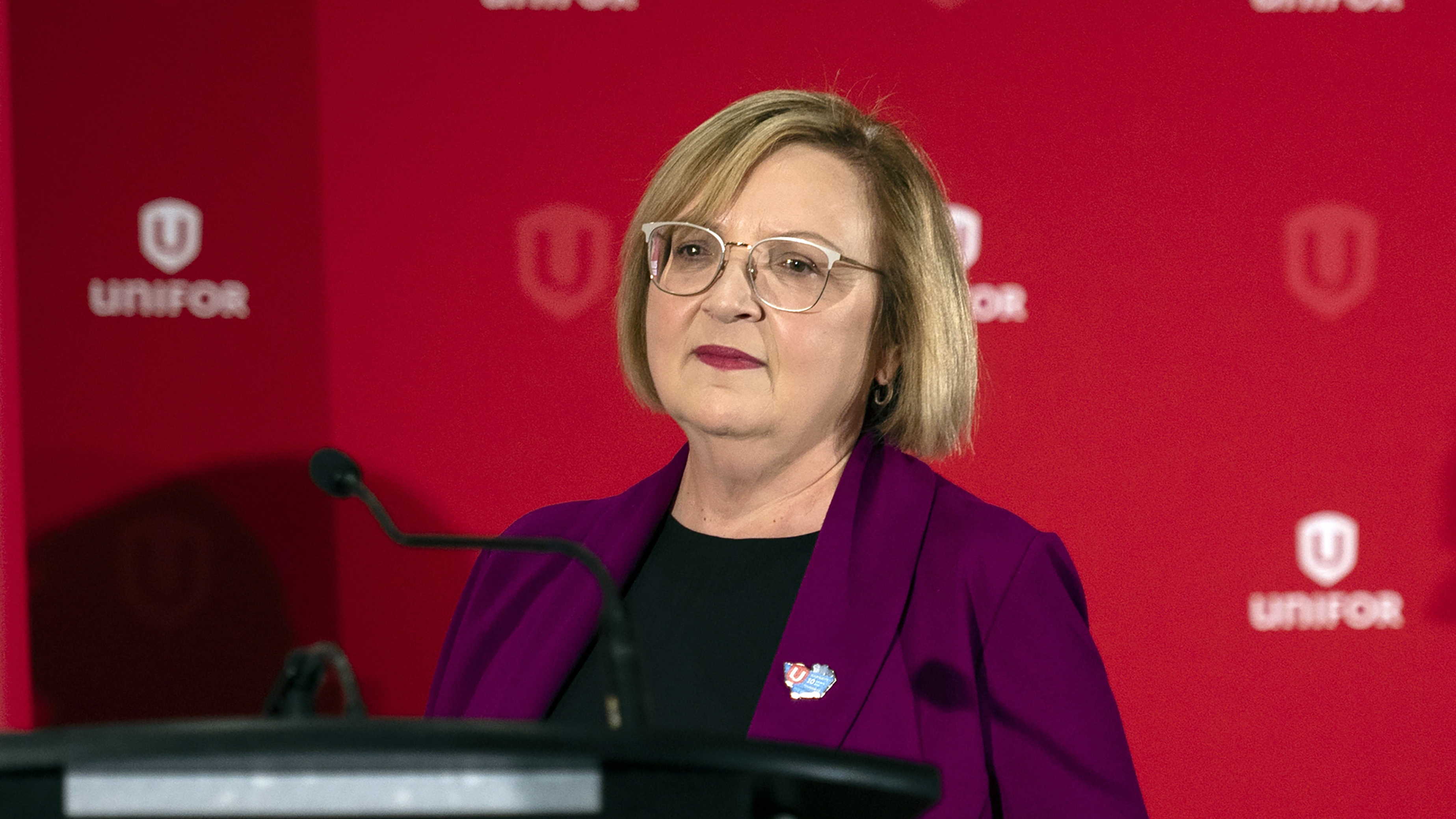 Canadian auto workers and General Motors reach a tentative contract agreement