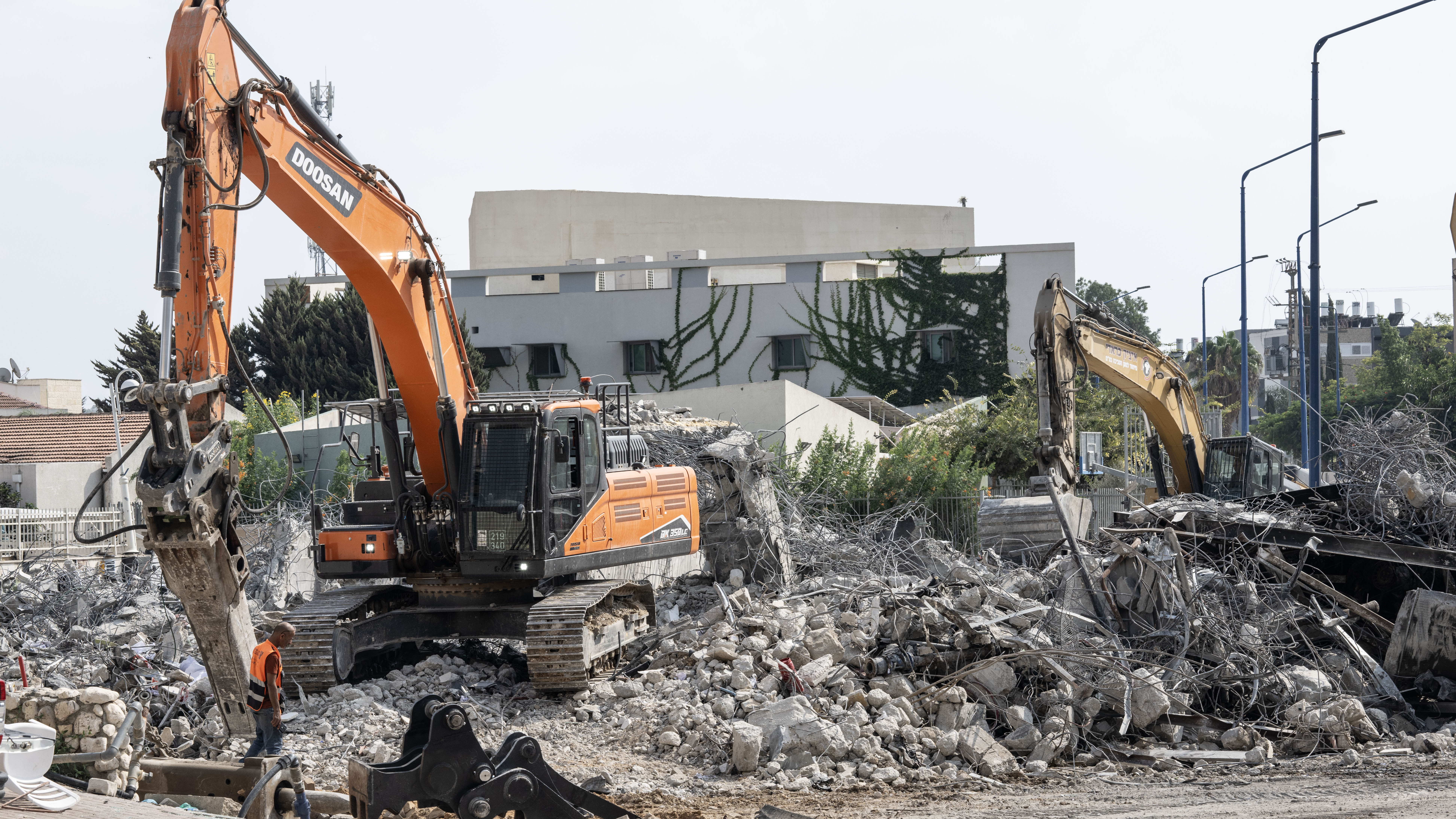 Left behind, in an assaulted Israeli town
