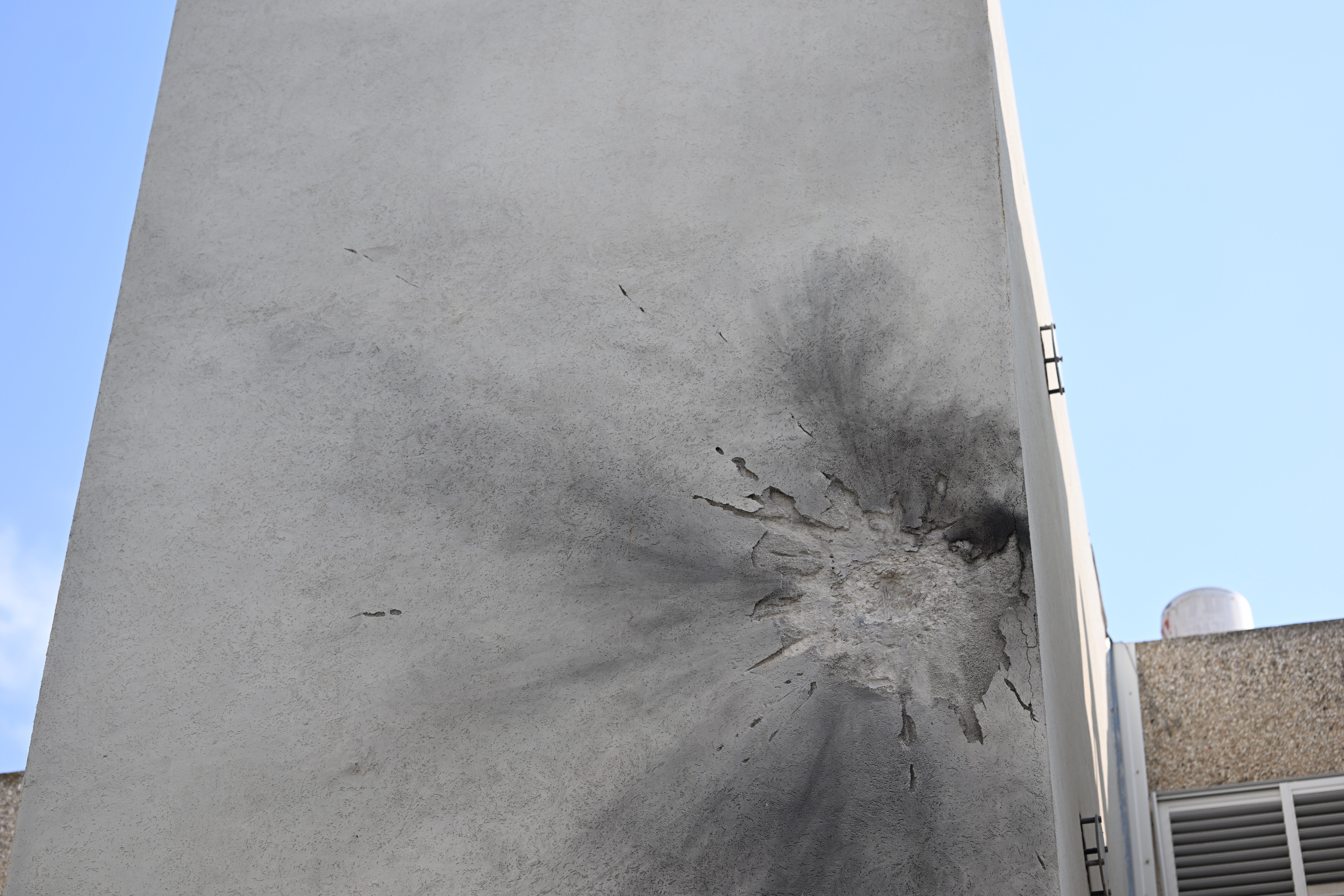 Left behind, in an assaulted Israeli town 1 A street and apartment building that was hit by a rocket from Gaza on Tuesday in Sderot, Israel.