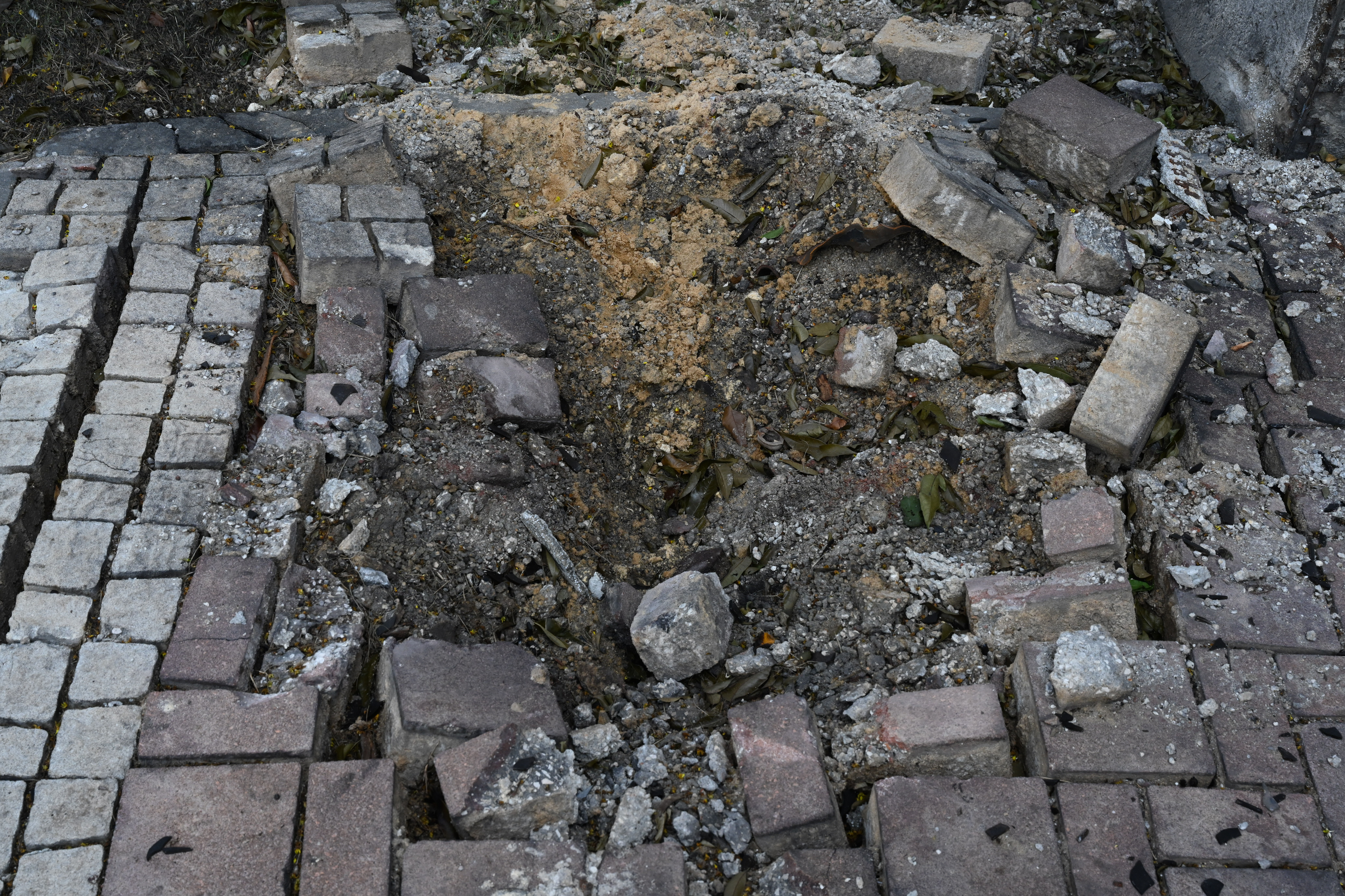 Left behind, in an assaulted Israeli town 4 A street that was hit by a rocket from Gaza on Tuesday in Sderot, Israel.