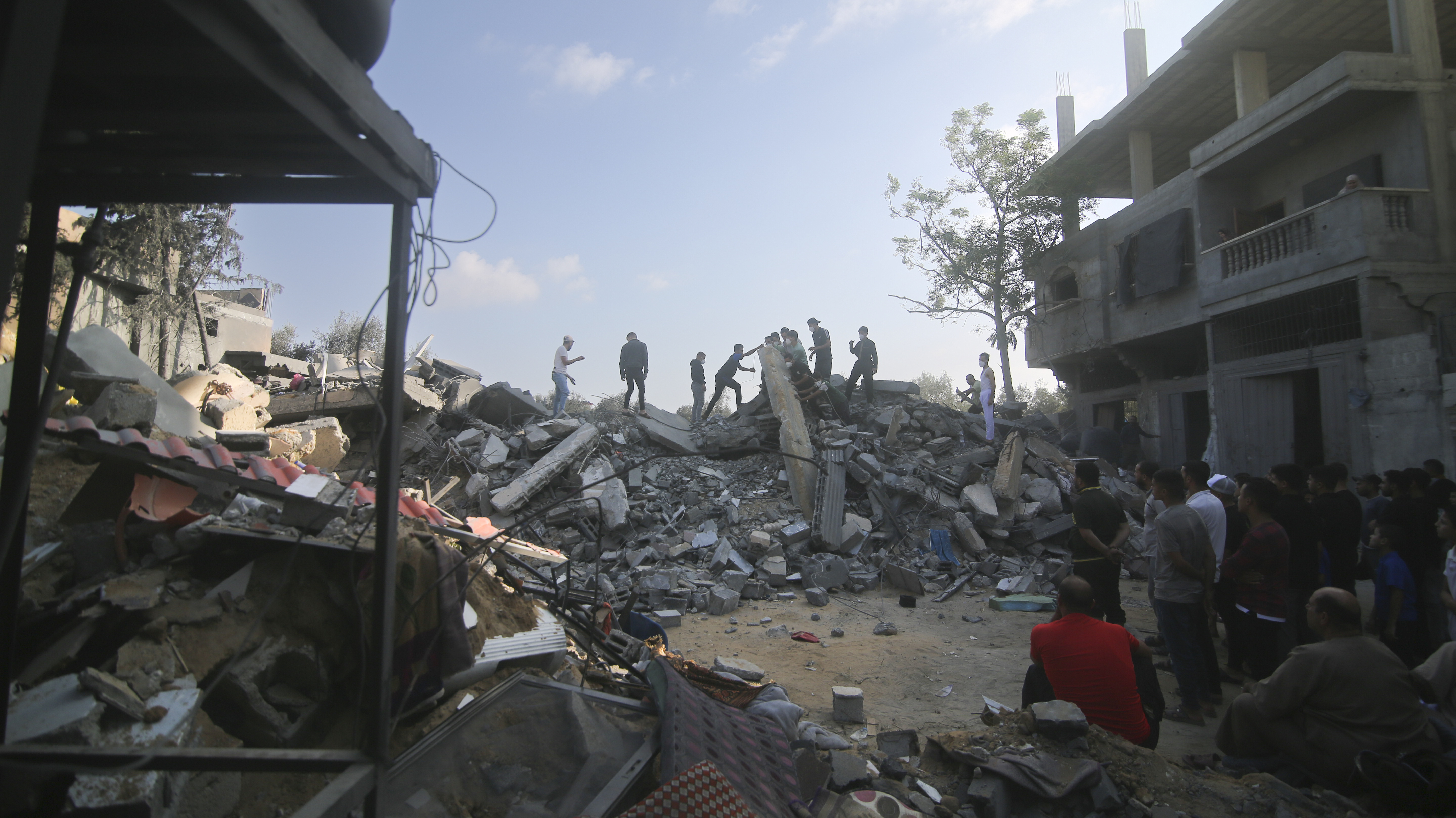 As Northern Gazans flee, Israel prepares for an expected ground assault As Northern Gazans flee, Israel prepares for an expected ground assault