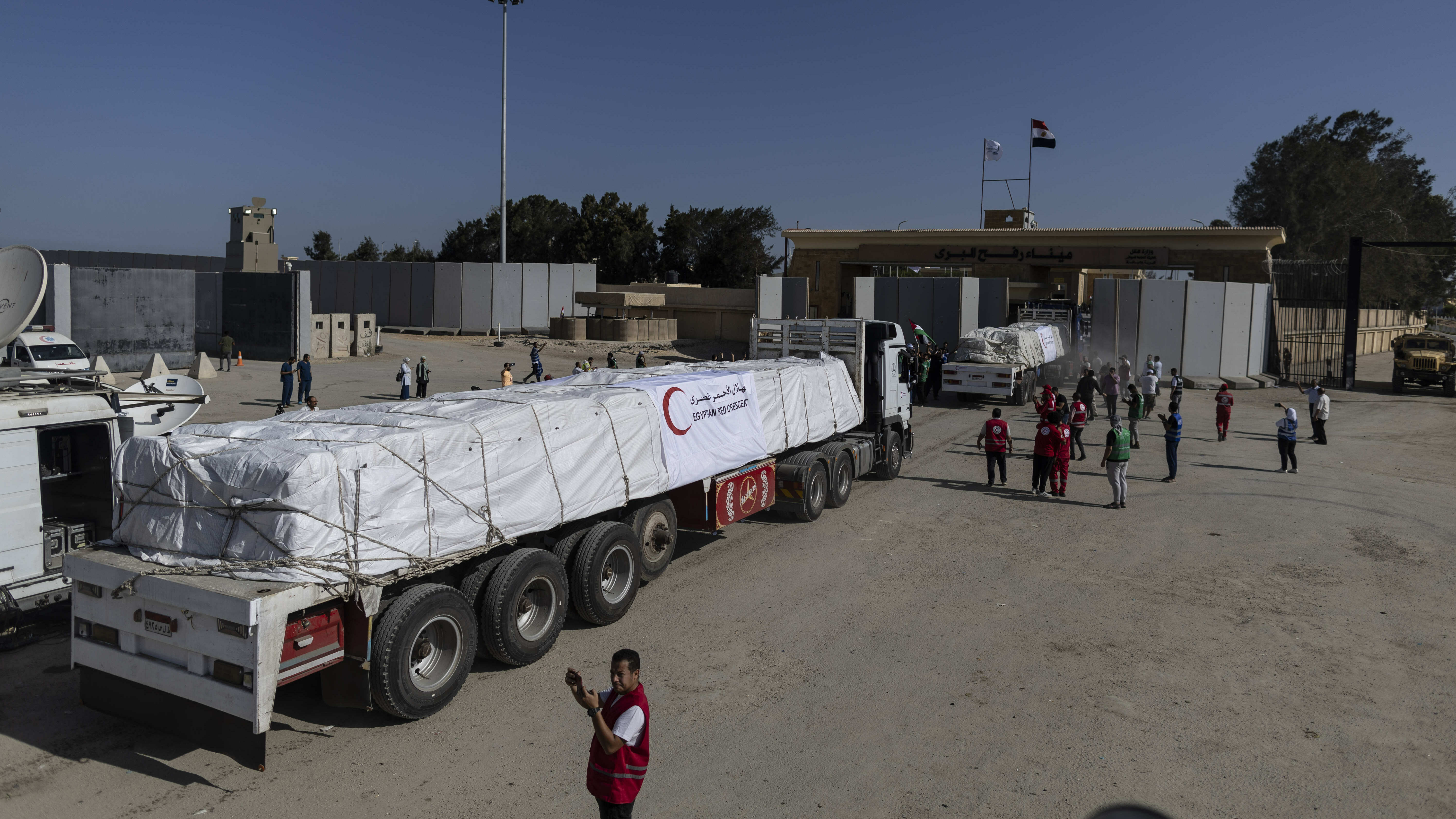 20-trucks-of-medicine-and-food-come-into-gaza-but-aid-groups-say-more