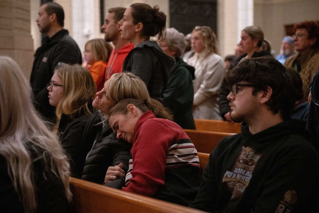 20231029 lewiston me vigil 14 custom 13d566985c3eb97ccef9bbeecfe47884079fb1d4 s1100 c50