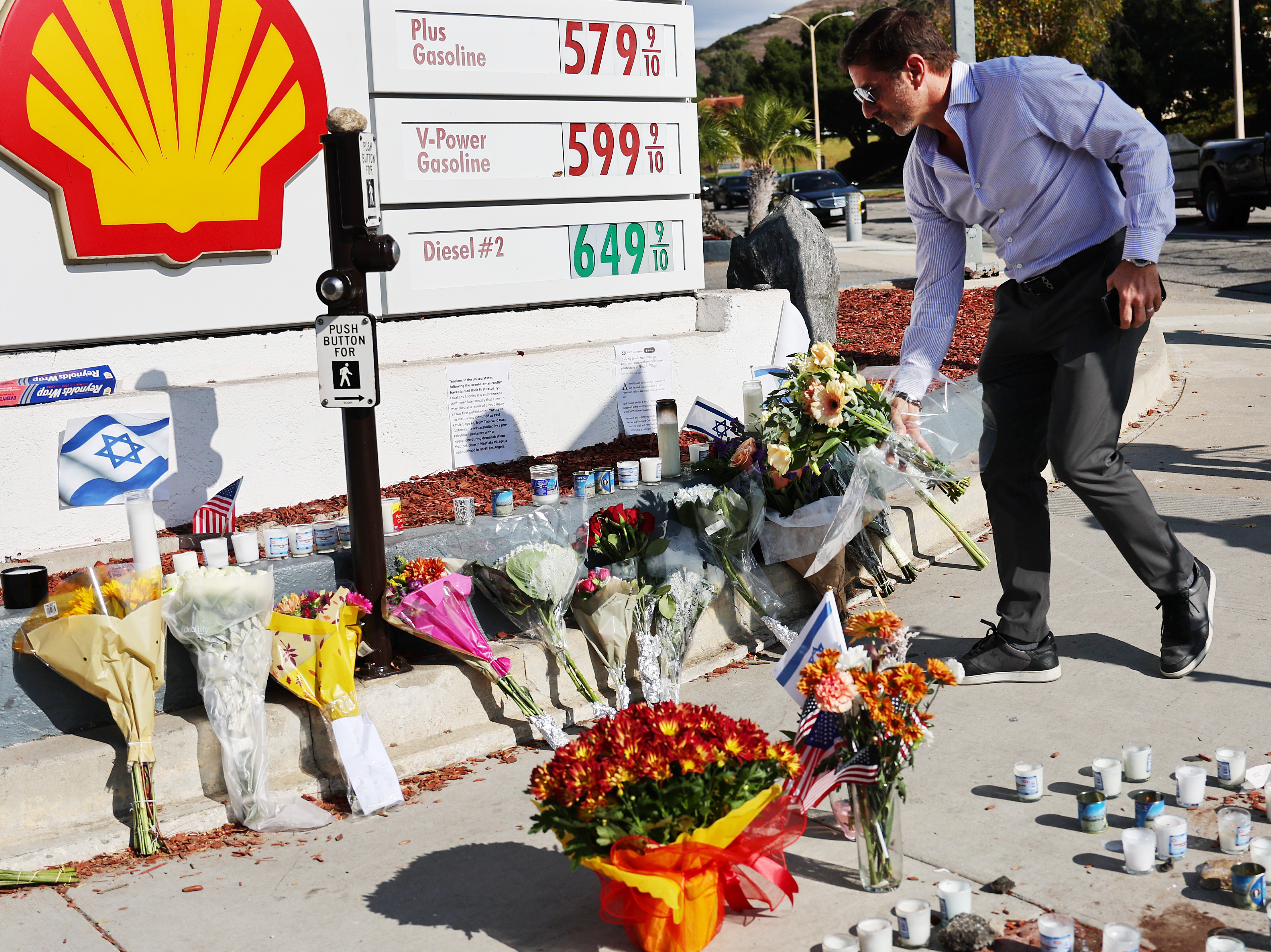 A person places flowers on Tuesday at a makeshift memorial marking the site of the altercation that led to Kessler's death. (Getty Images)