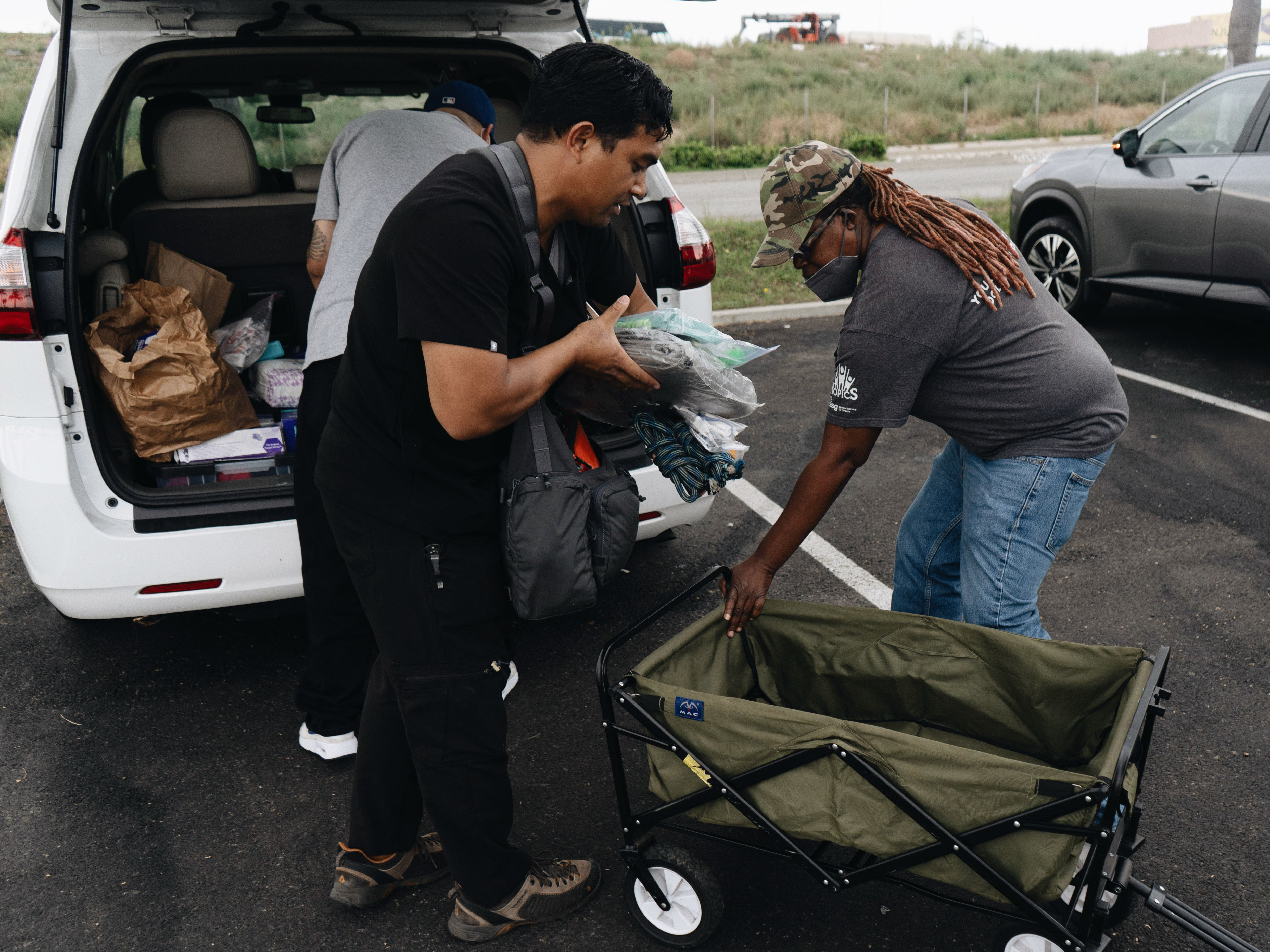 'Frustration all across the board.' A day with homelessness outreach workers in LA 4 The HOPICS outreach team packs items to give to people living in street encampments.