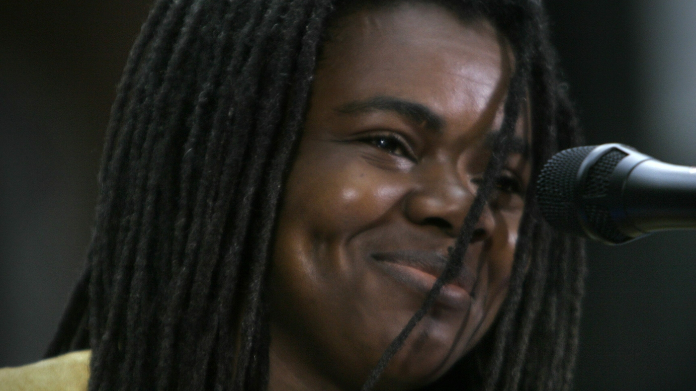 Tracy Chapman becomes the first Black person to win Song of the Year at the CMAs - Vimarsana News