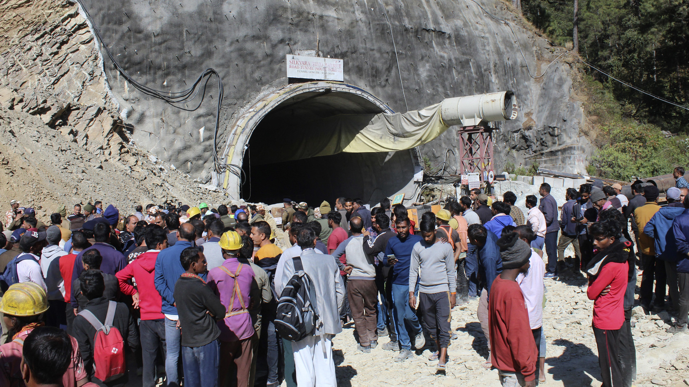 Glitches are delaying the rescue of 40 workers trapped in India tunnel collapse 