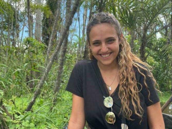 An Israeli woman waits to learn if her sister, a Hamas hostage, will be freed in deal - Vimarsana News