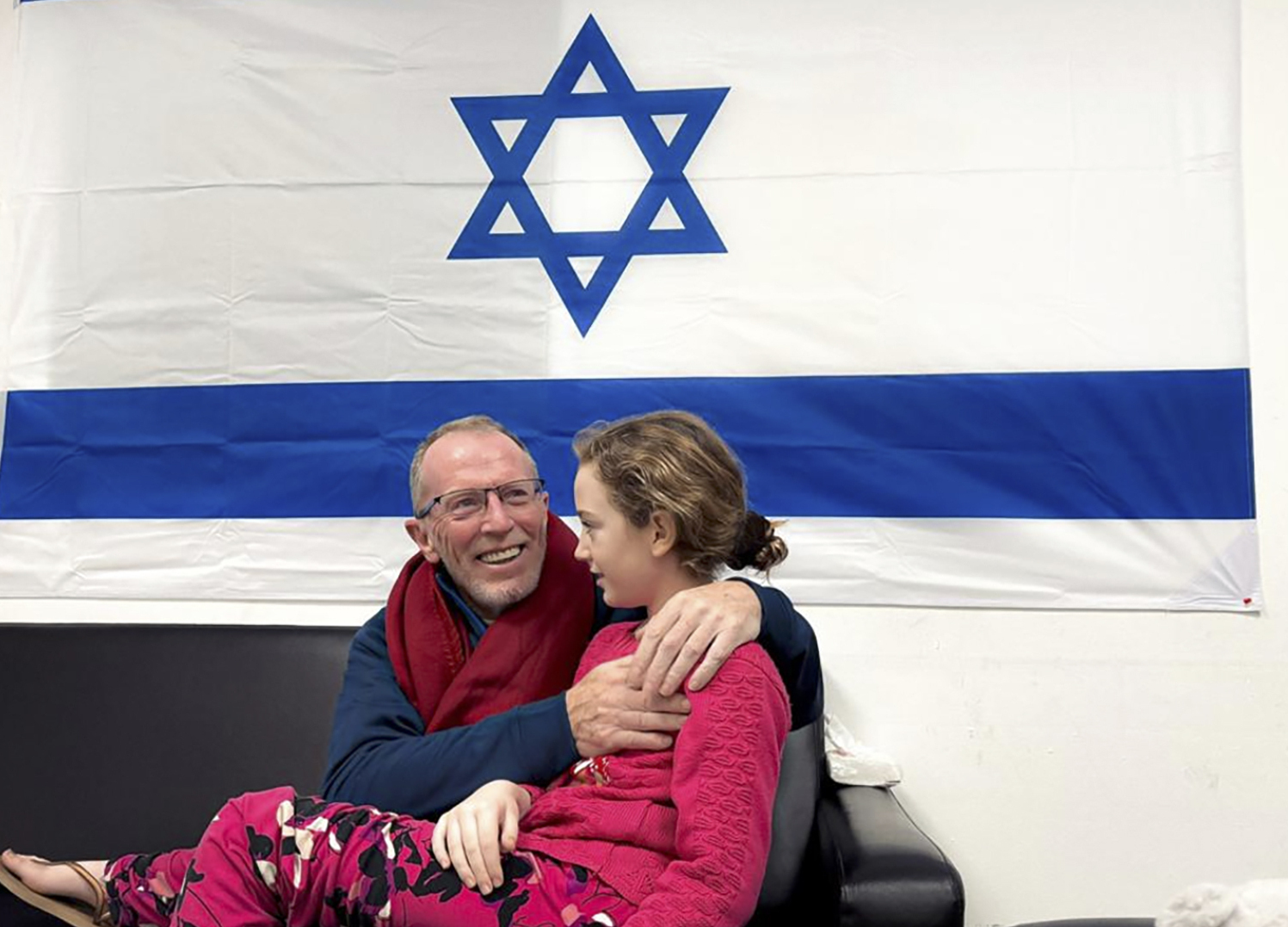 First thought to be dead, a 9-year-old Israeli girl is released by Hamas - Vimarsana News