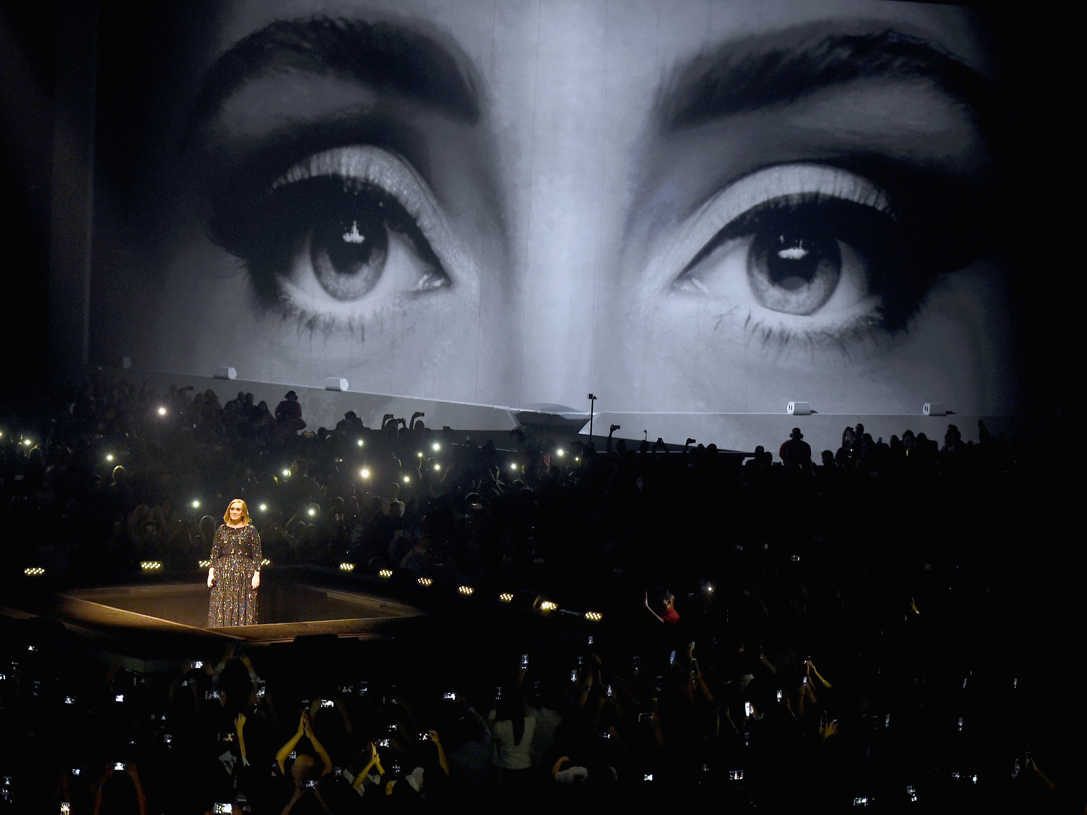 When stars are on stage, this designer makes it personal for each fan in the stadium 5 Adele performs during her North American tour on Aug. 5, 2016 in Los Angeles.
