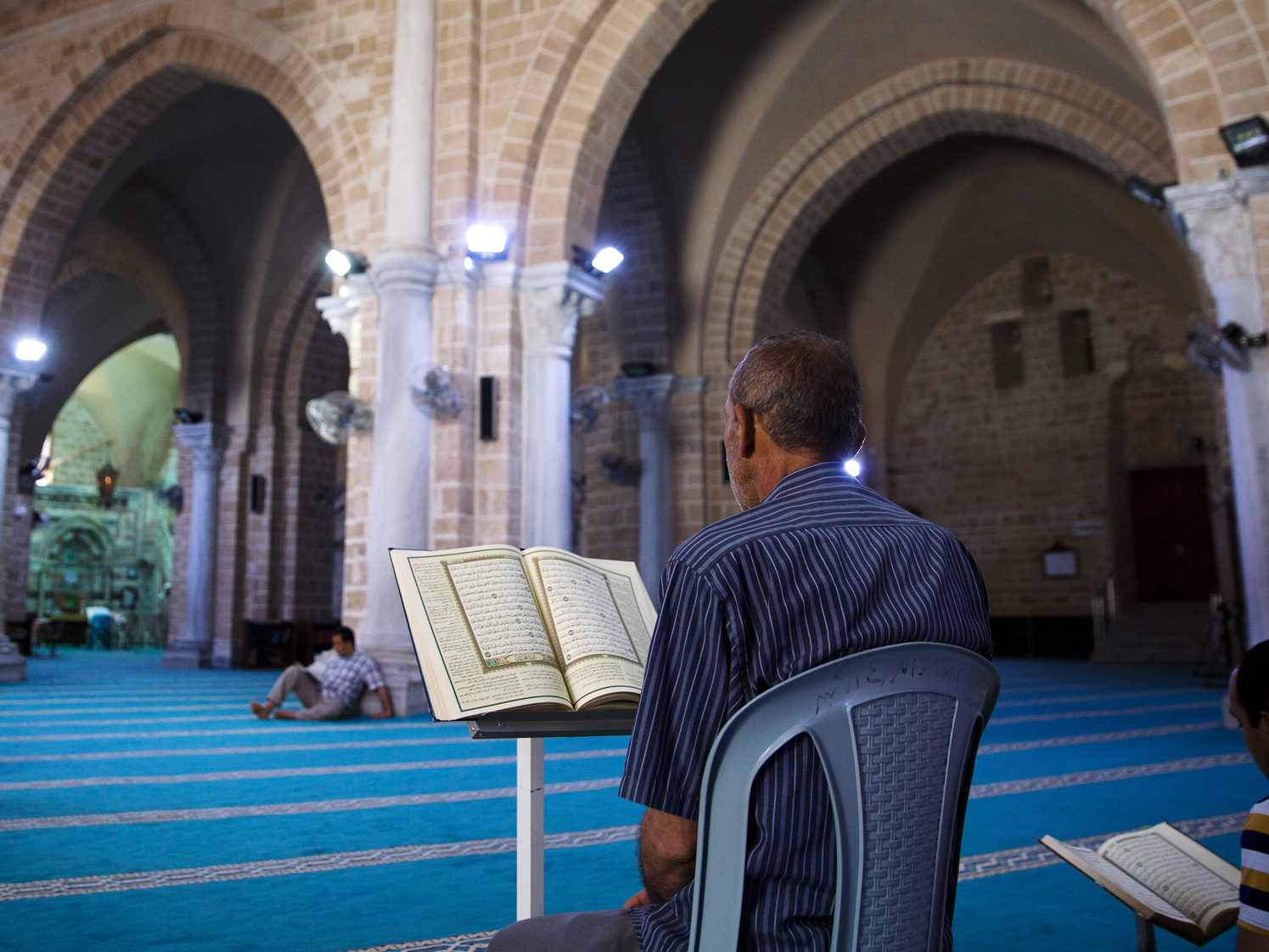 Israeli strike leaves Gaza's oldest mosque in ruins - Vimarsana News