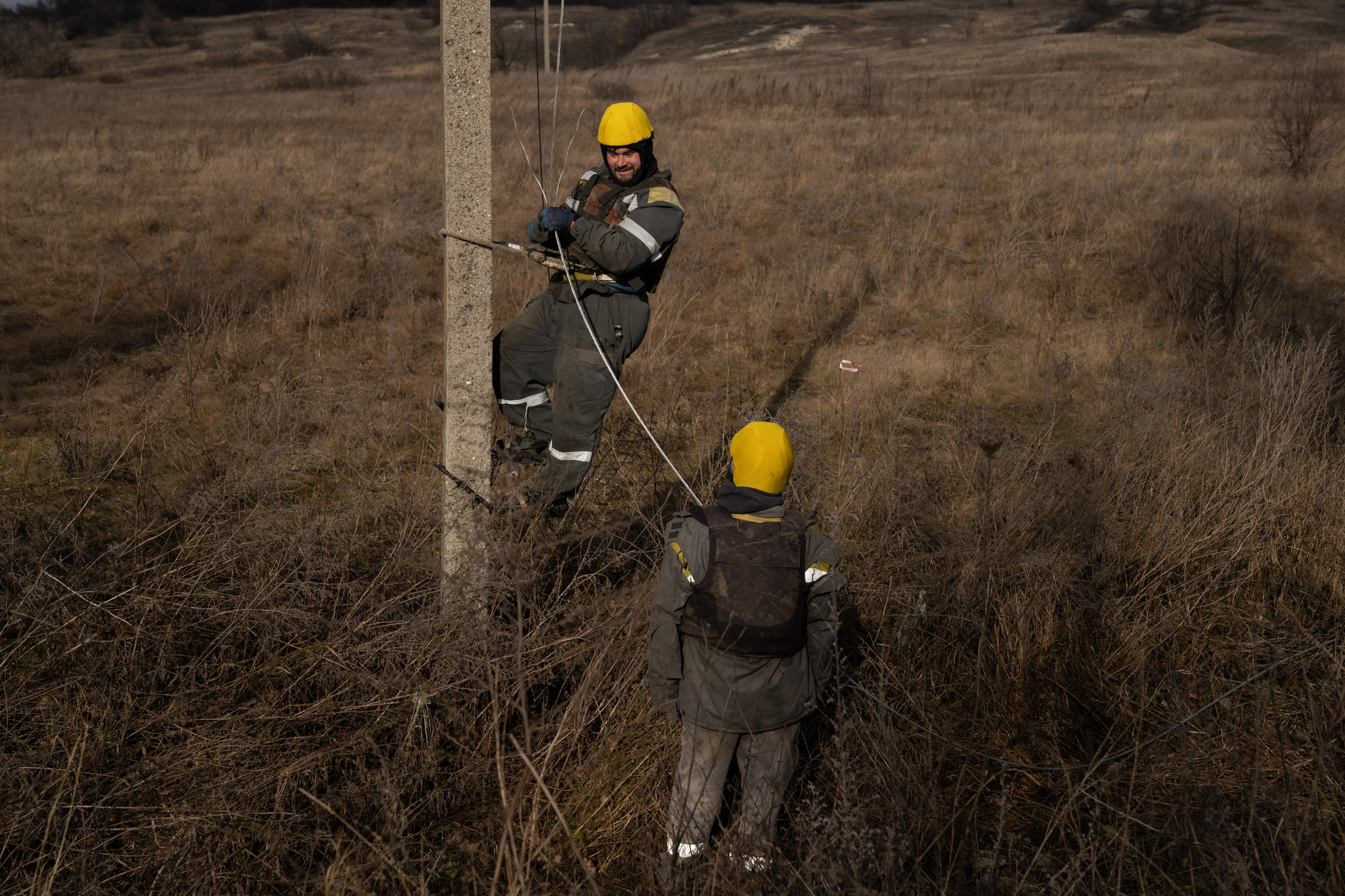 Ukraine is trying to keep its lights on this winter. Russia aims to turn them off 1 Utility workers have restored Ukraine's electrical grid to between 90% and 95% of its prewar state.