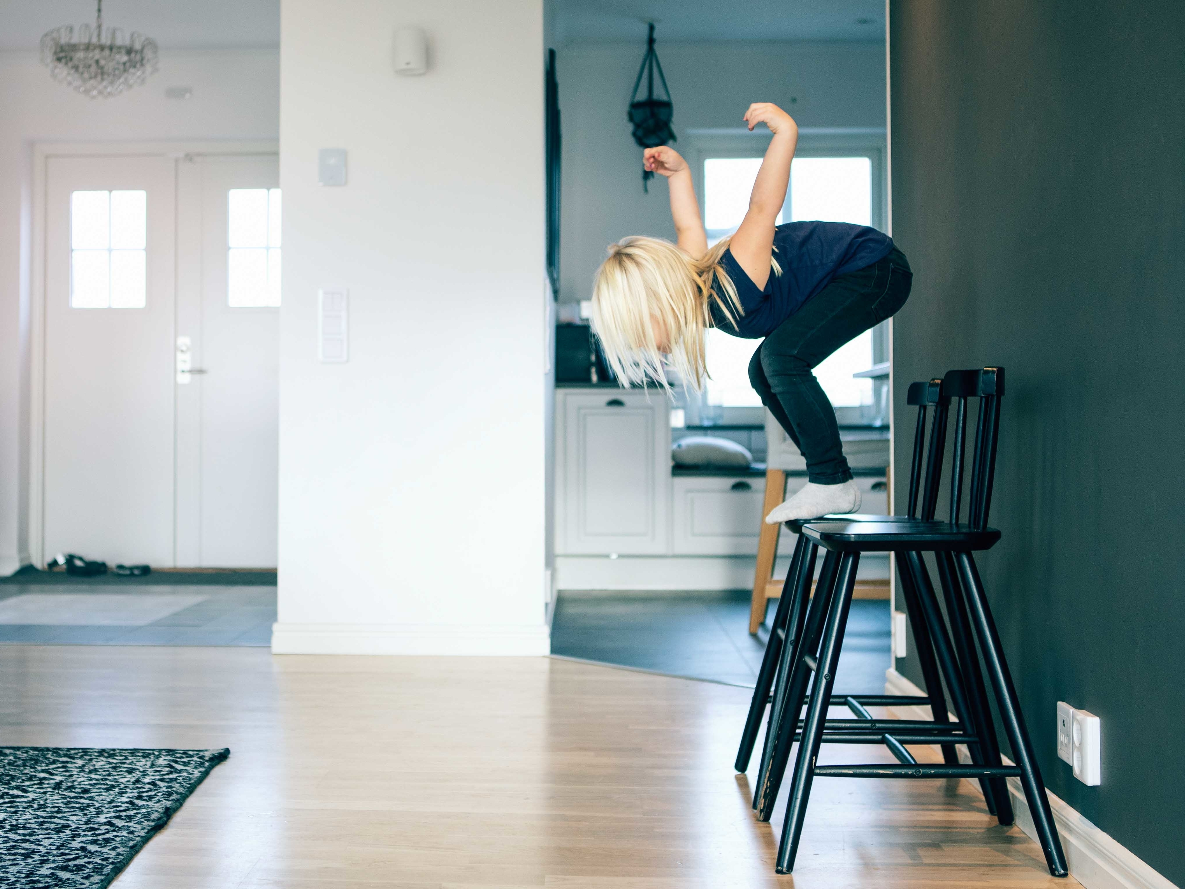 This child does not have appendicitis. But if you suspect yours might, ask them to jump. If they can't without major pain, it's time to call the doctor and maybe head to the hospital. (Getty Images/Maskot)