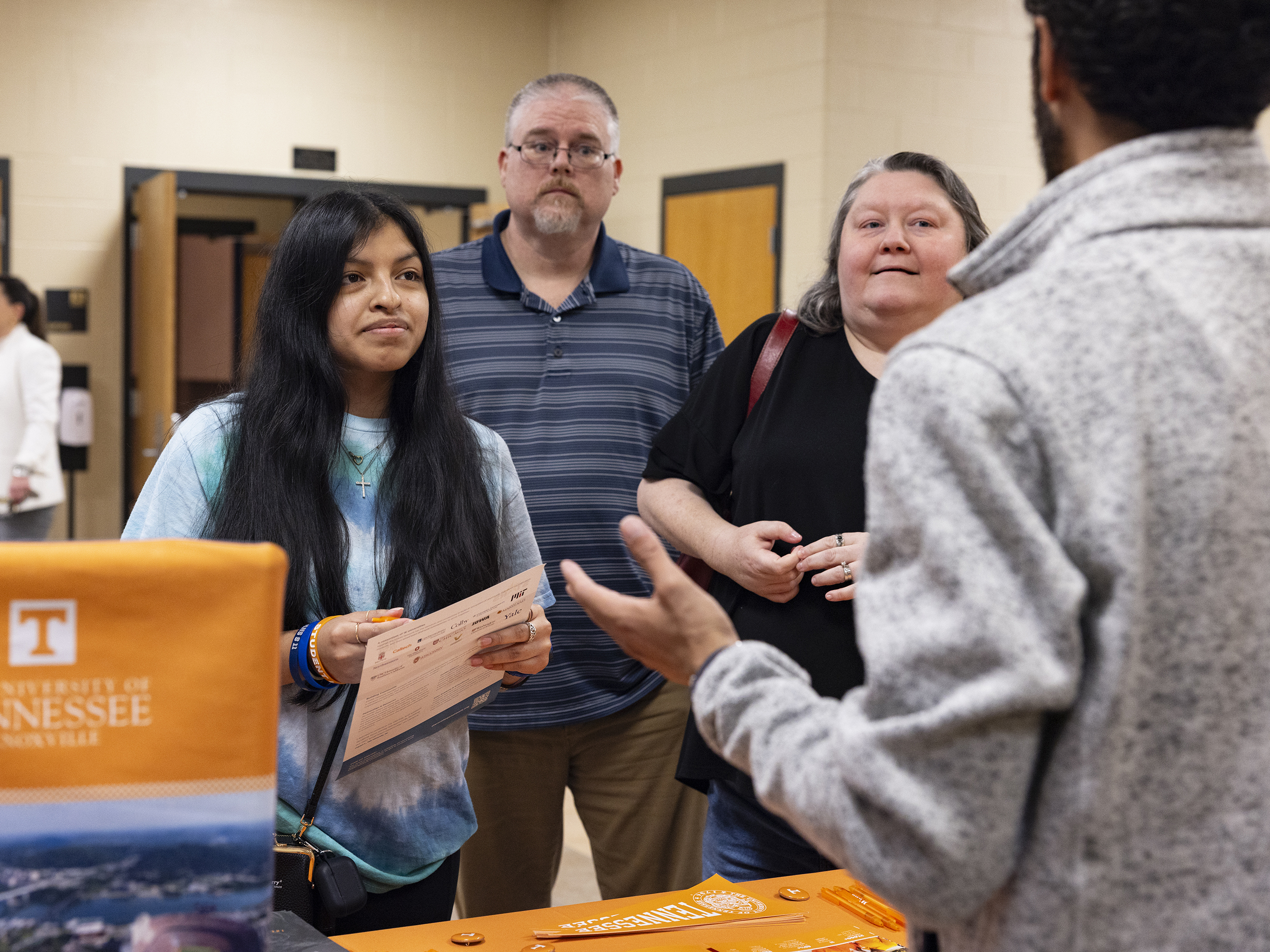 MIT, Yale and other elite colleges are finally reaching out to rural students 5 Marla McCreless, a junior at Cookeville High School, and her parents, Mark and Chastity McCreless, talk to University of Tennessee recruiter Dakota Hodges.
