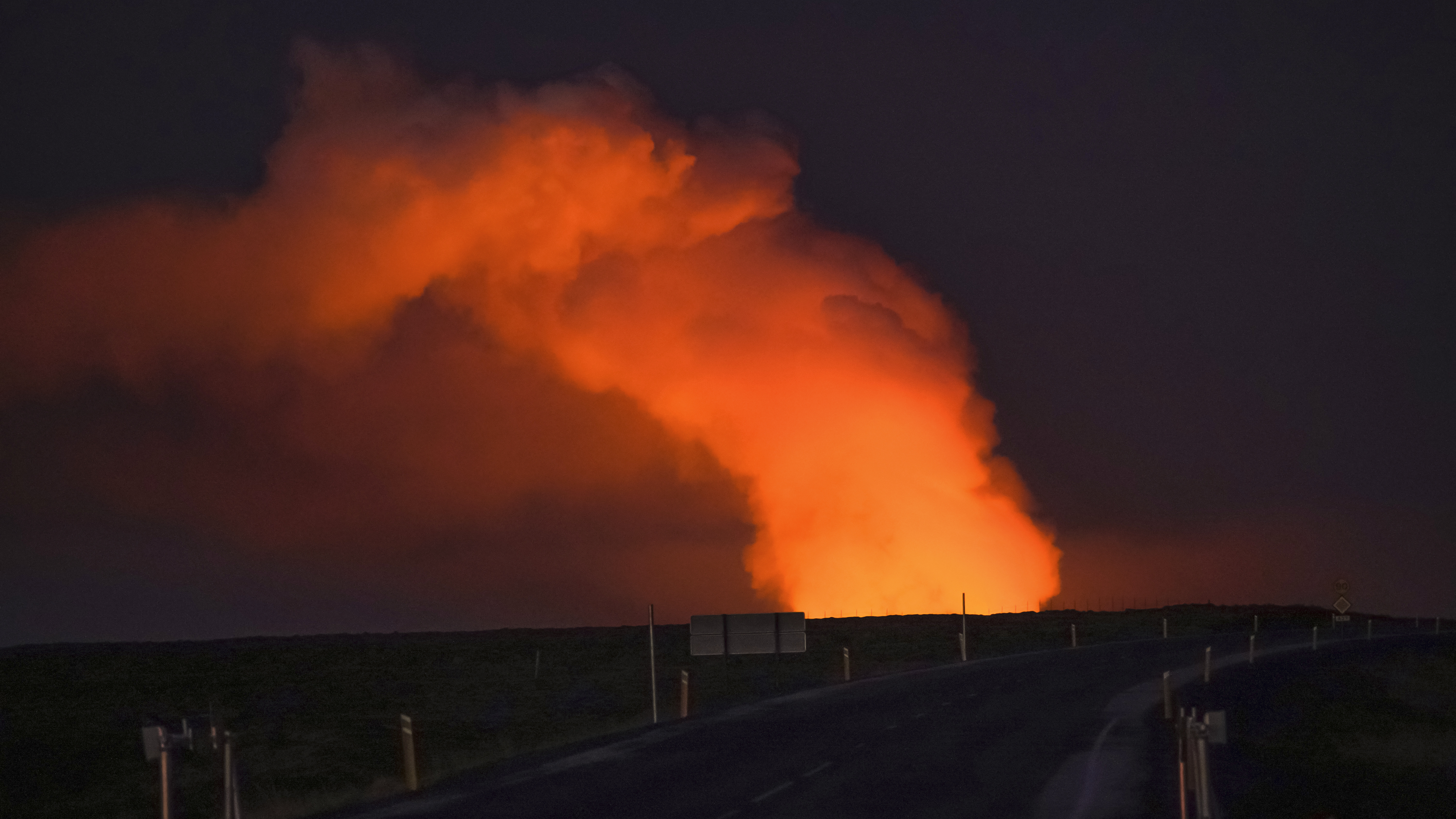 An Icelandic town is evacuated after a volcanic eruption sends lava into nearby homes