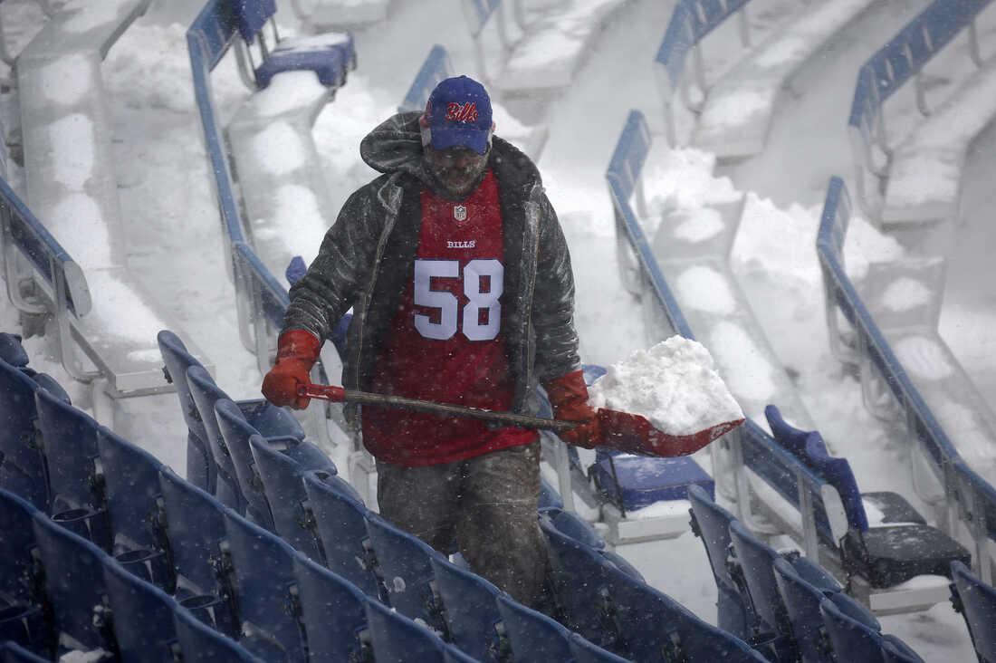 Buffalo Bills hiring fans to shovel snow at the stadium before the