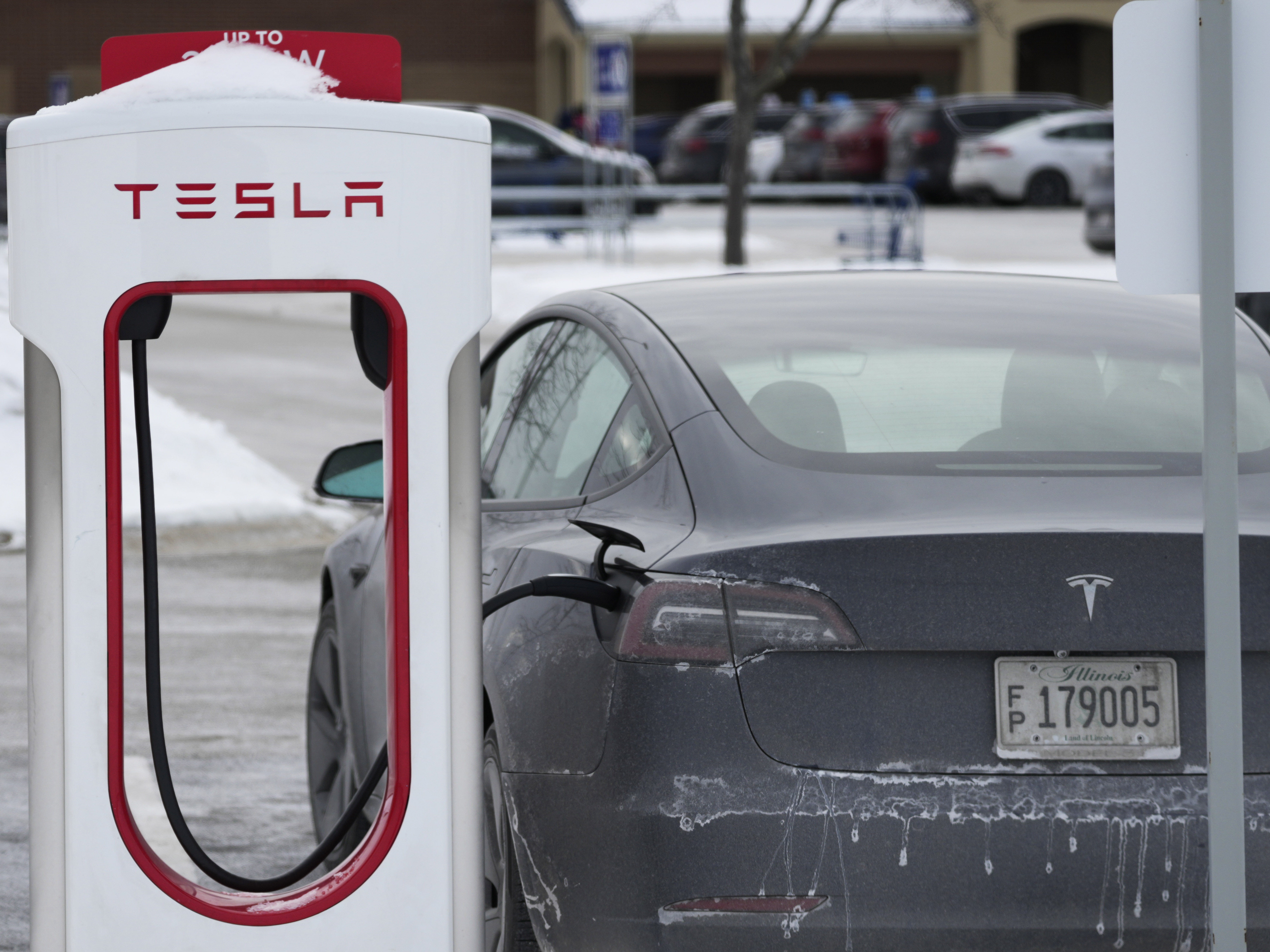 It's so cold, Teslas are struggling to charge in Chicago | NCPR News