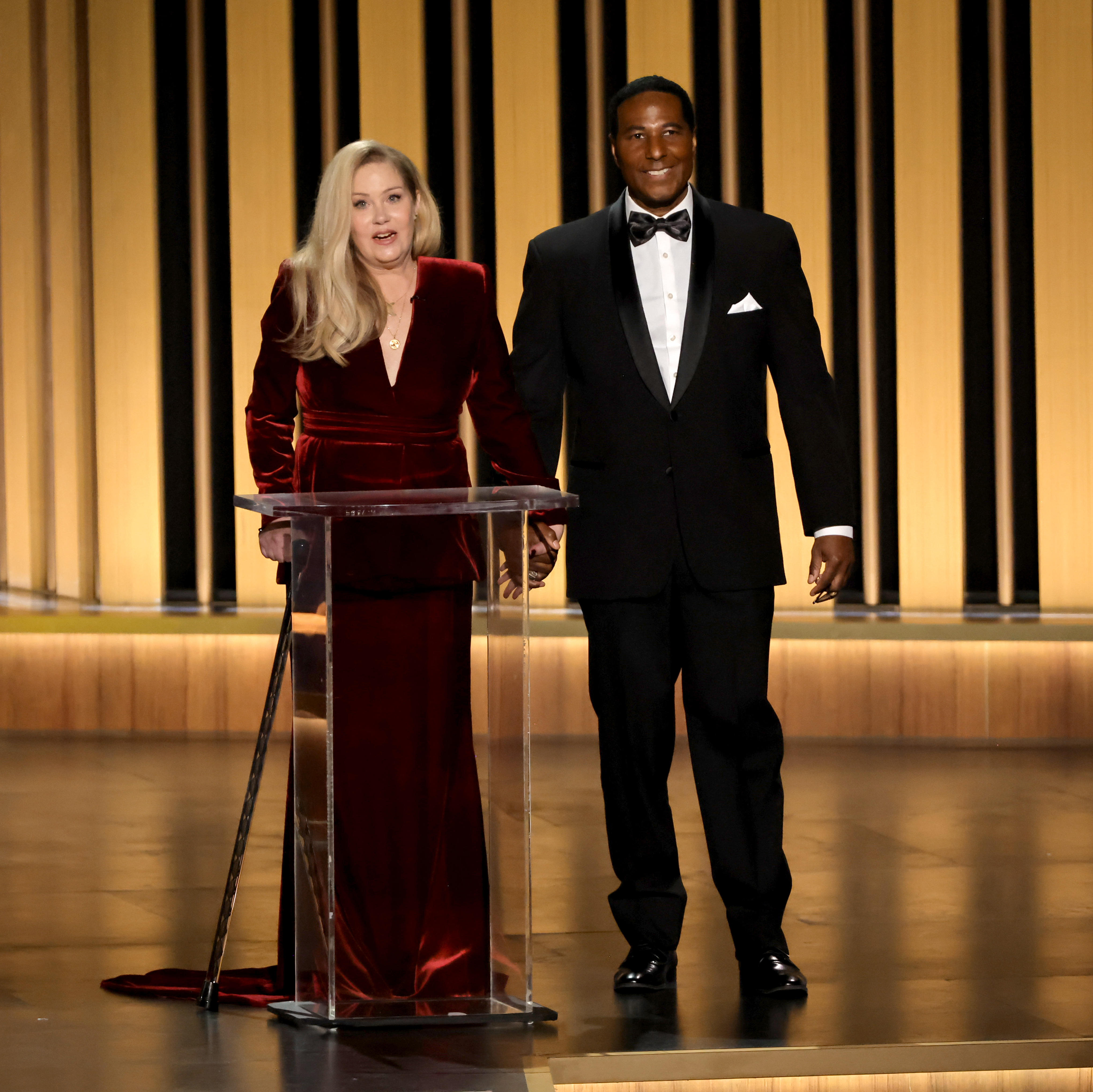 An emotional Christina Applegate receives a standing ovation at the Emmys - Vimarsana News