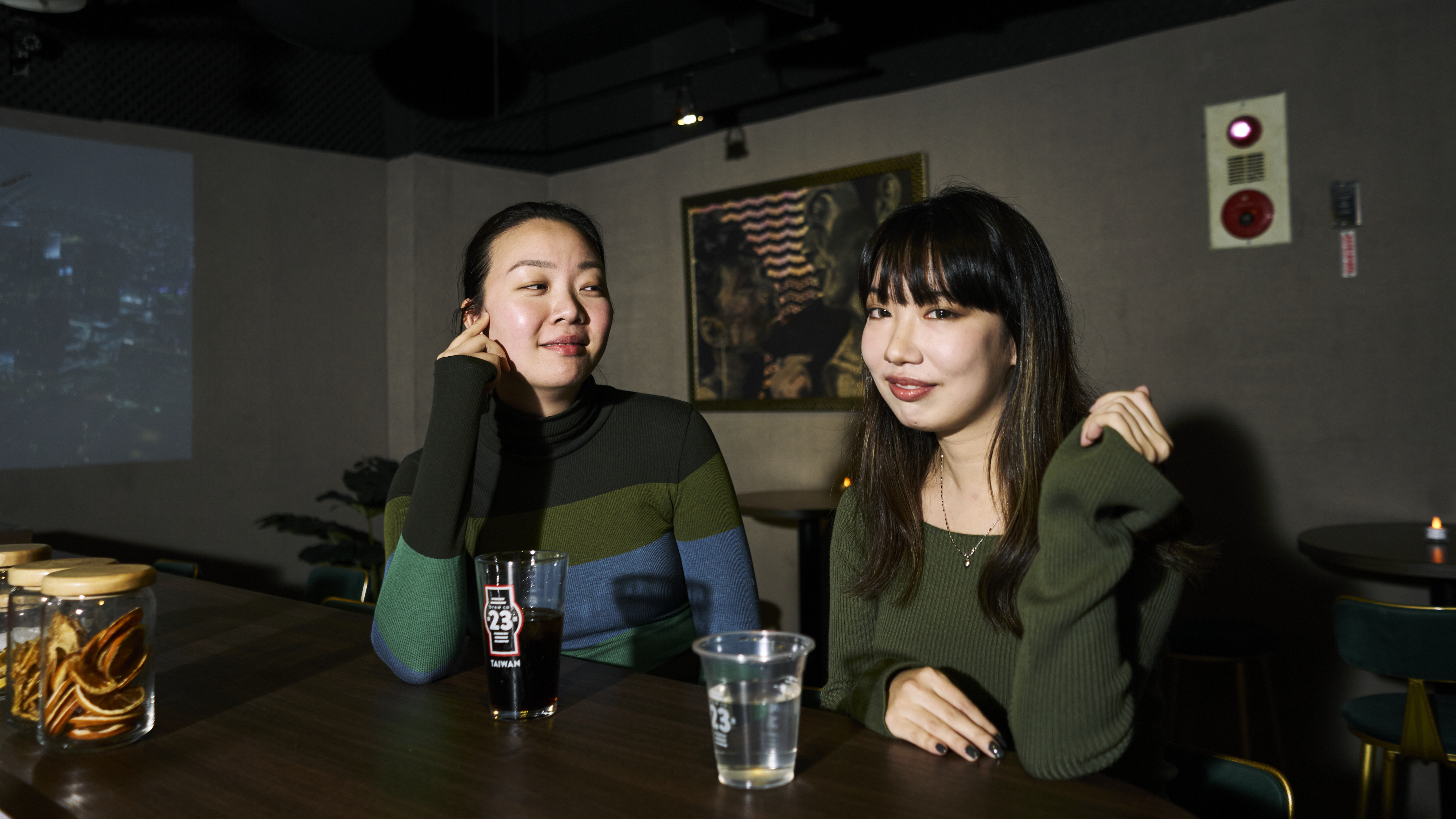 Comedians Vickie Wang (left) and Jamie Wang have no relation, yet create comedy over the cross-strait tensions between China and Taiwan.