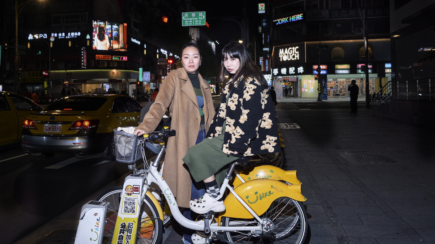 A Chinese and a Taiwanese comedian walk into a bar ...