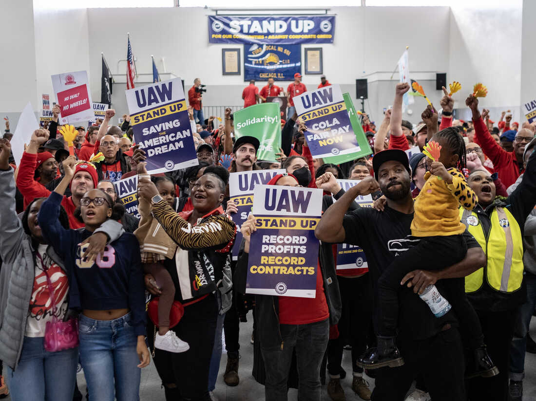 Only 10 of U.S. workers belong to unions despite growth in union