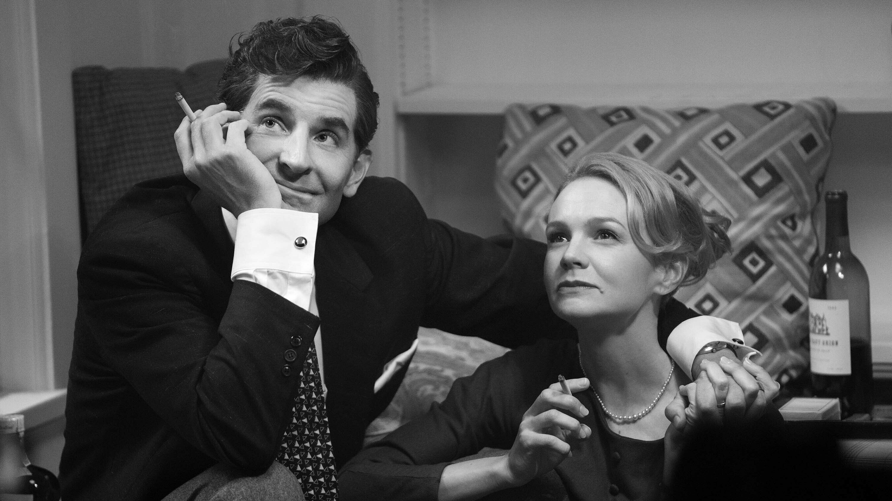 Bradley Cooper and Carey Mulligan in Maestro.