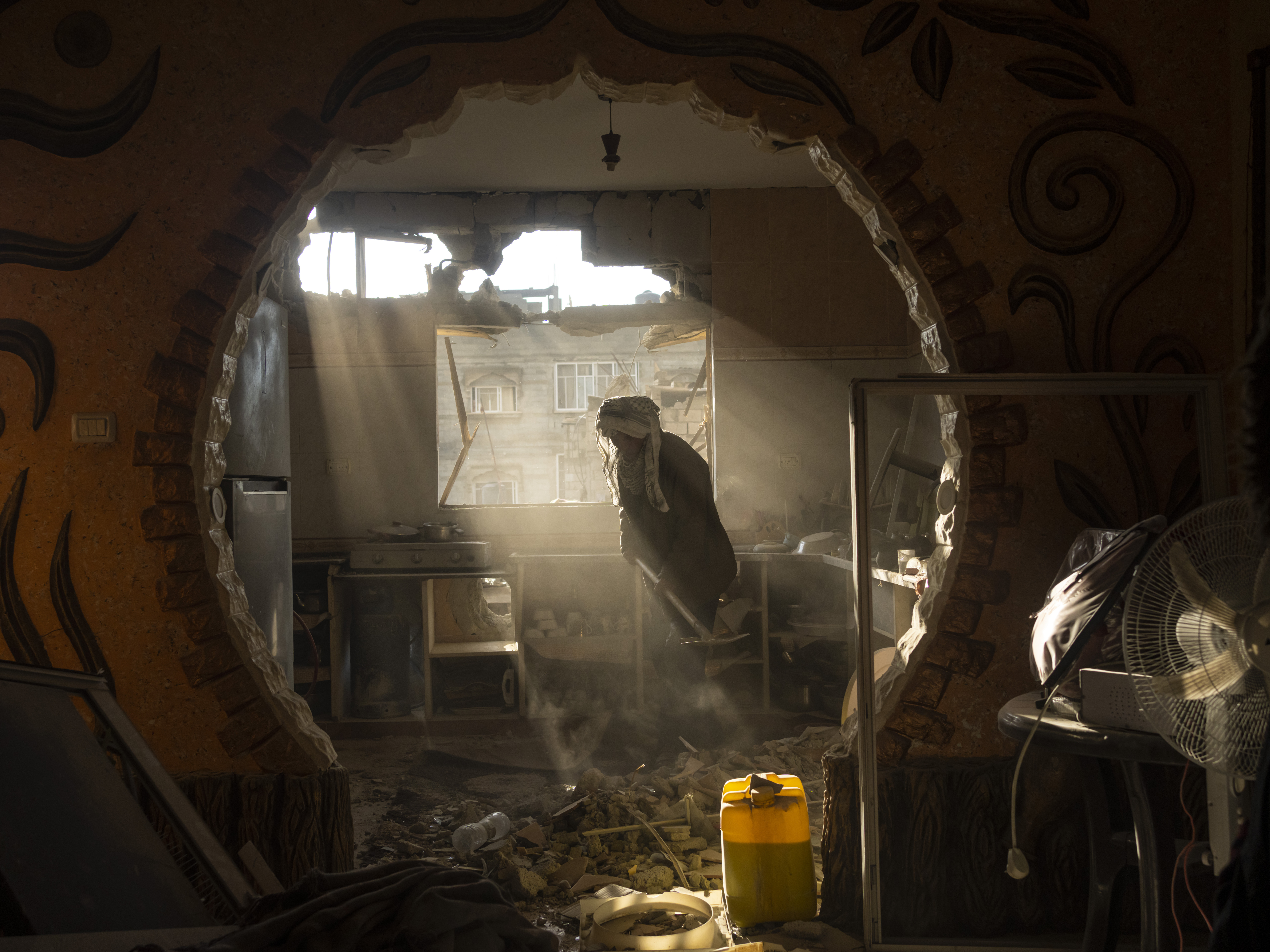 Photos of life in war: Palestinians flee south in Gaza, Israel mourns dead soldiers - Vimarsana News