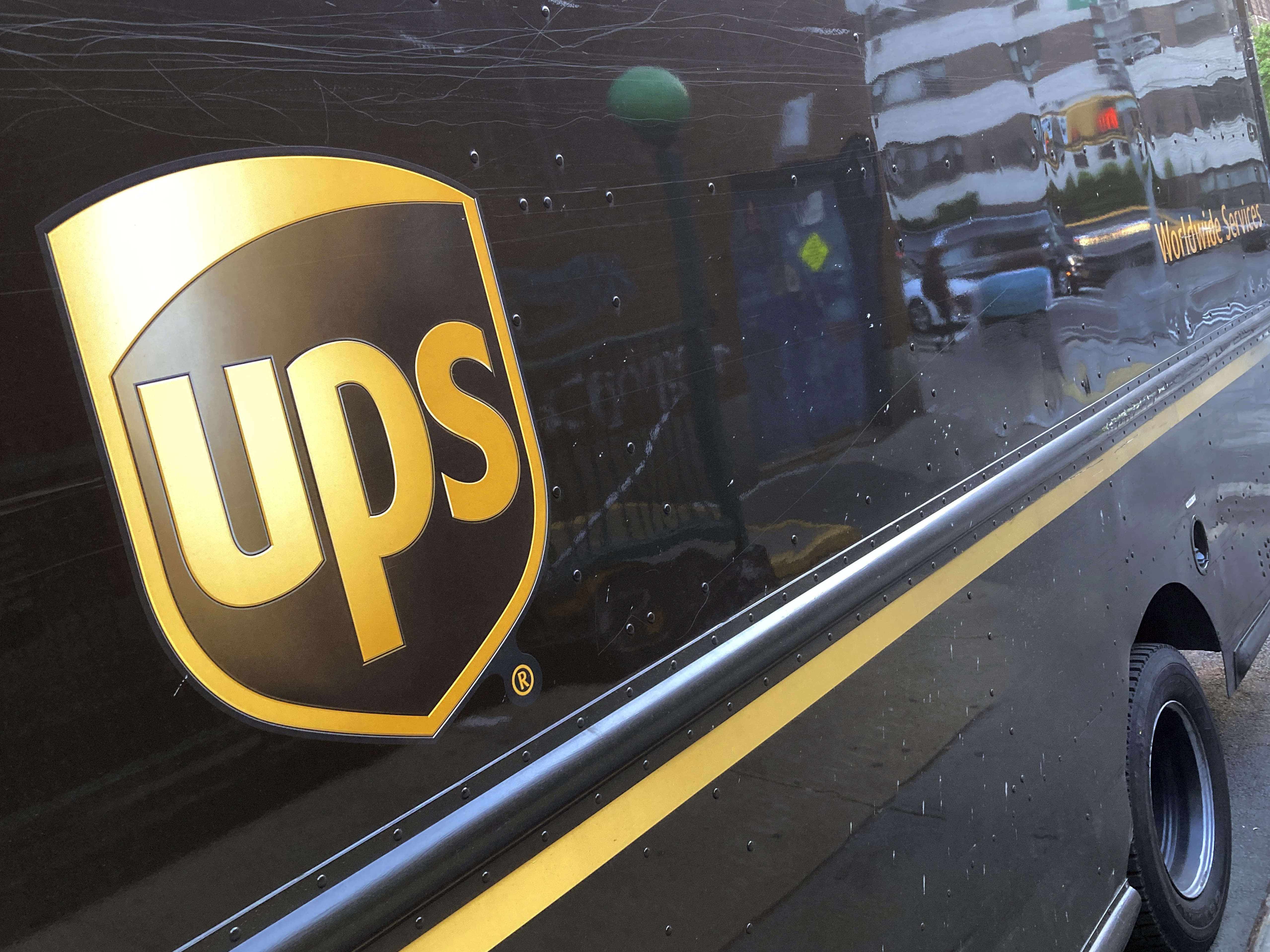 UPS is cutting 12,000 jobs just months after reaching union deal - Vimarsana News