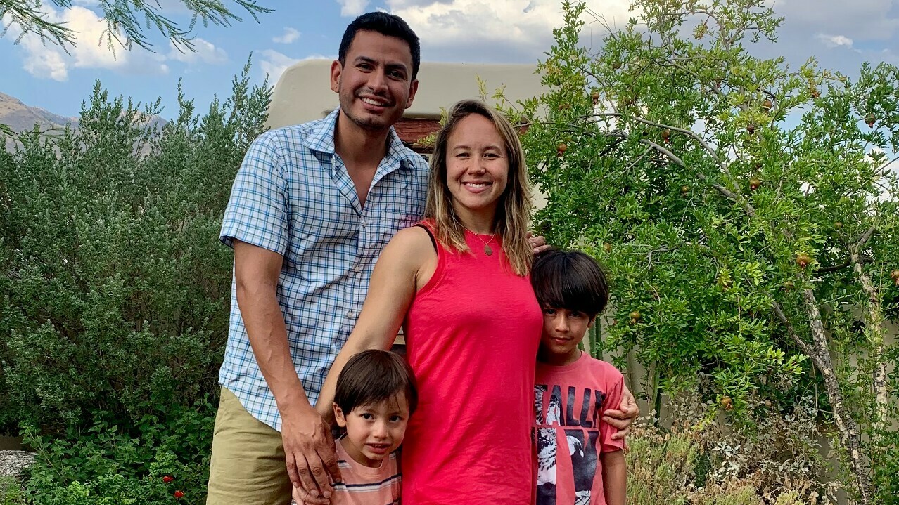 Her fianc&eacute; started to struggle while swimming. Then she saw a surfer approaching