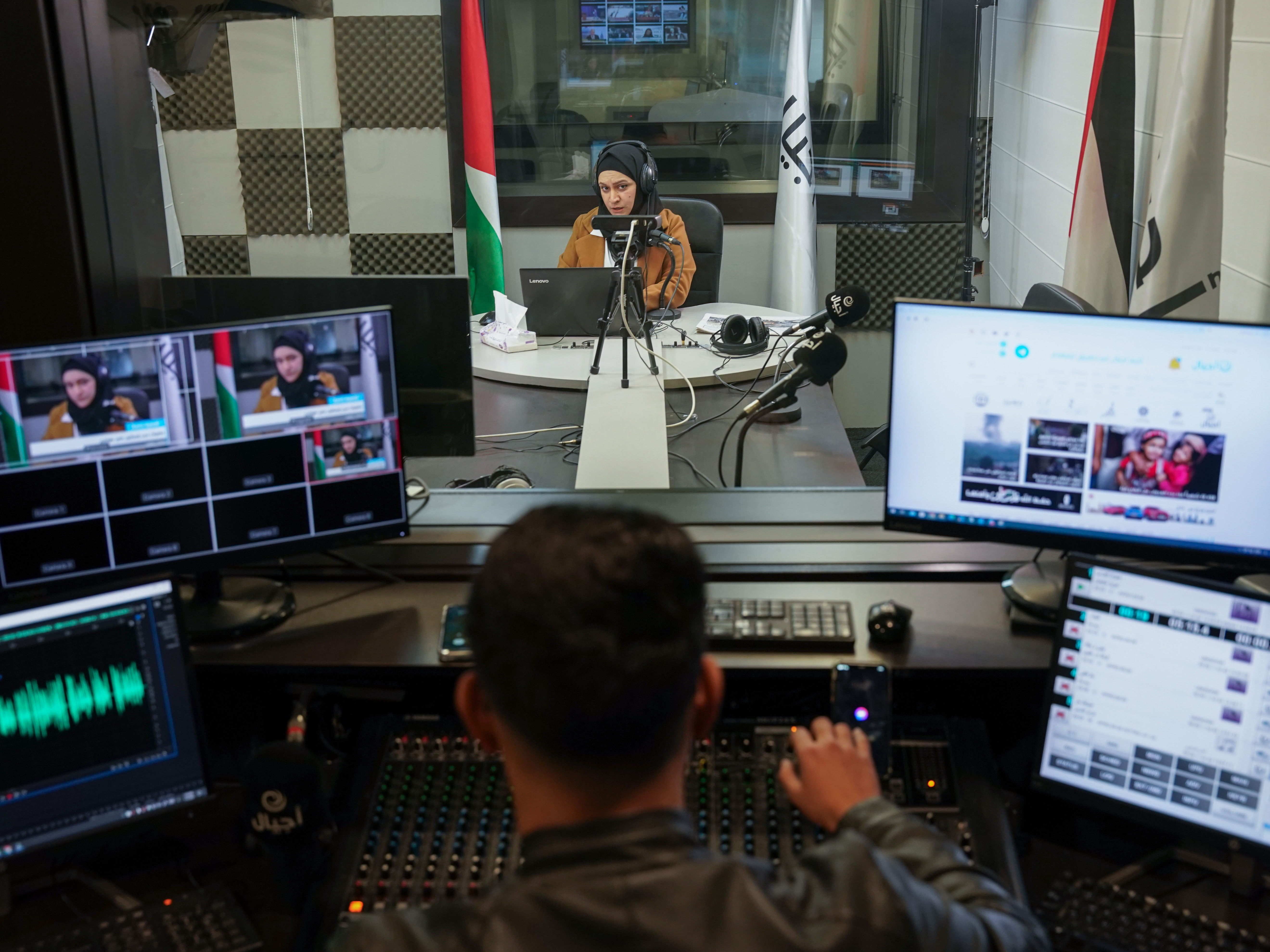 Reaching hostages and prisoners, through Israeli and Palestinian radio ...