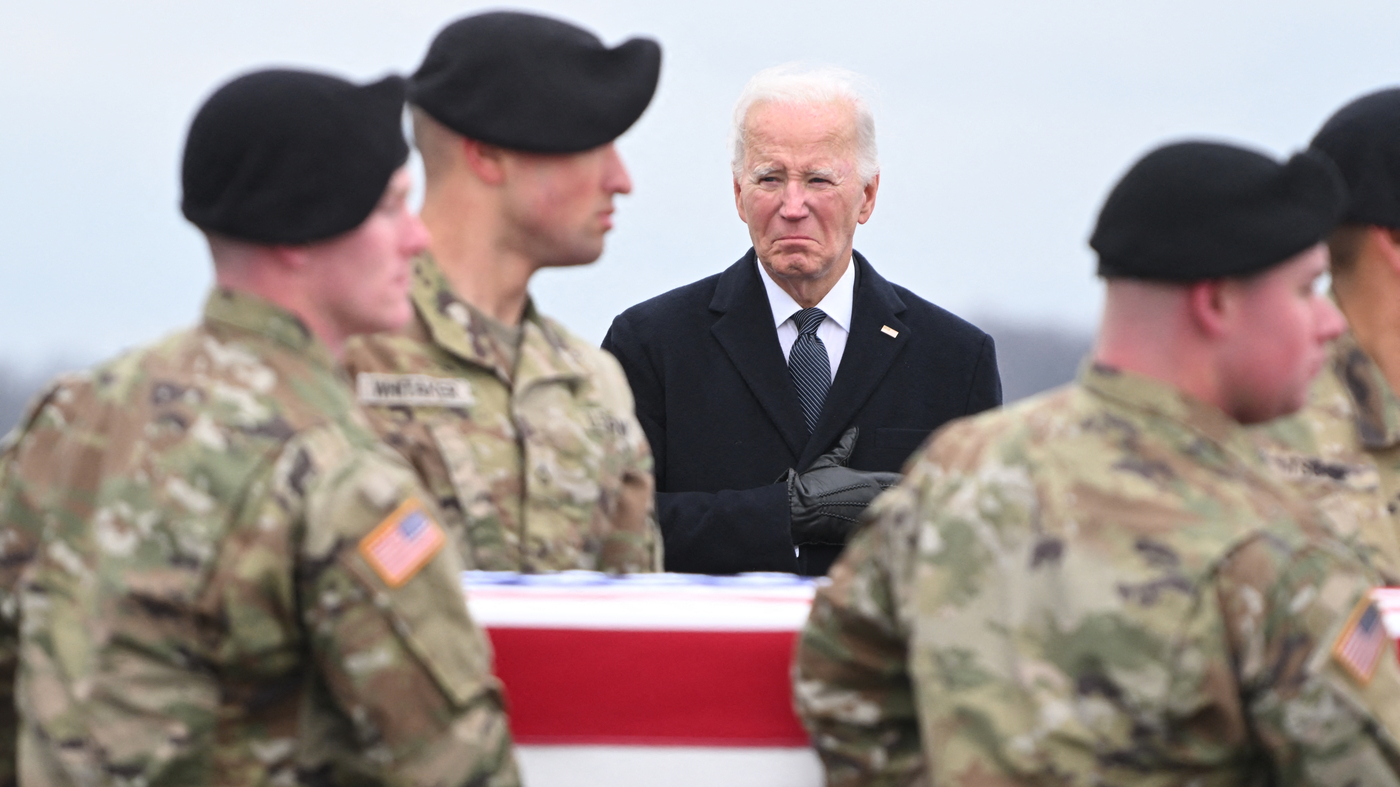 バイデン氏、ヨルダンで死亡した軍人のドーバーでの威厳ある移送に出席：-