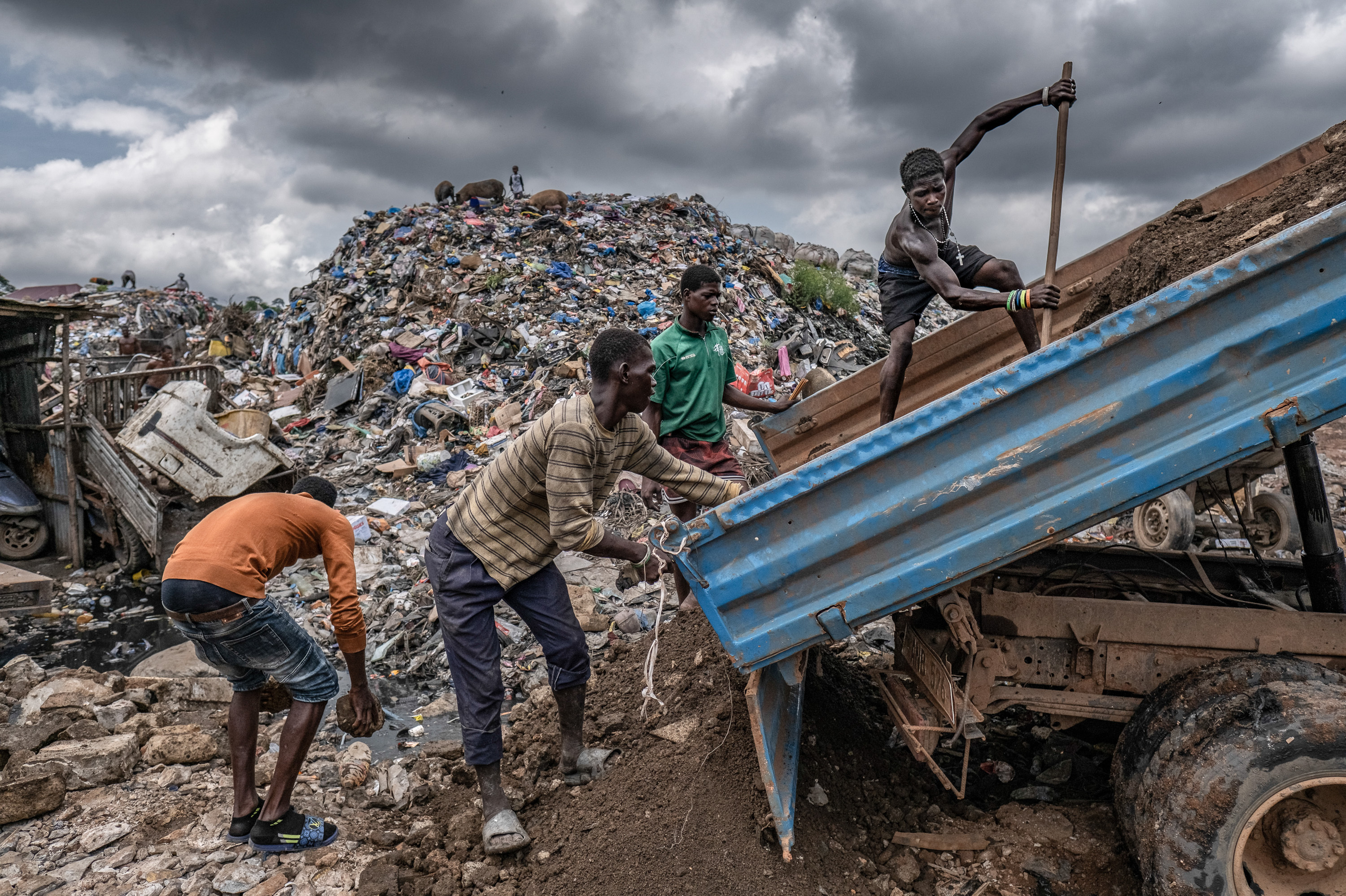 Cheap, plentiful and devastating: The synthetic drug kush is walloping Sierra Leone 5 The kush epidemic is unfolding against a backdrop of poverty in much of Sierra Leone. Here, young men sort through rubble at the Kingtom dumpsite in Freetown.