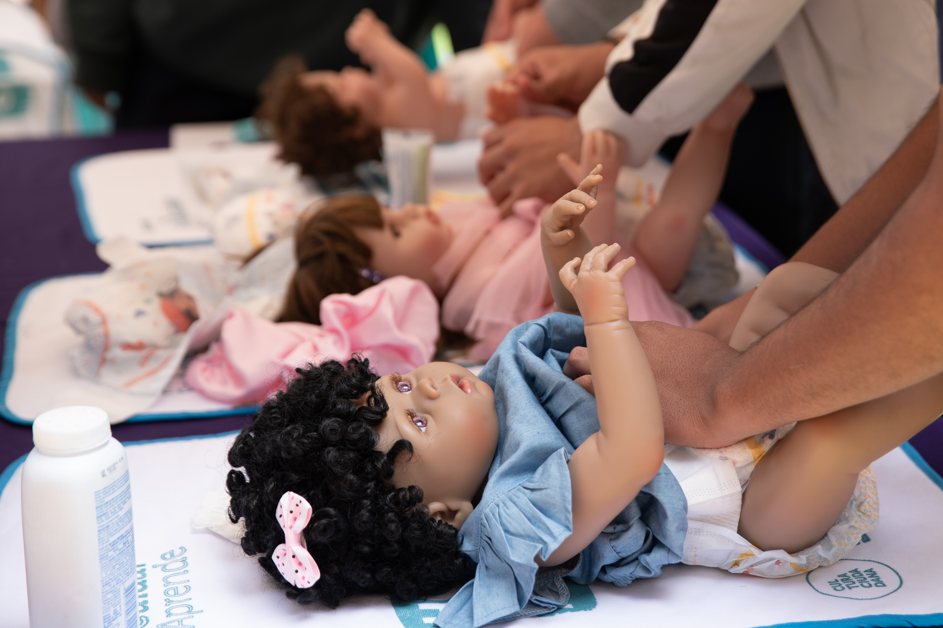 Hey, guys, wanna know how to diaper a baby or make a ponytail? Try the School for Men 1 Changing a diaper is one of the fundamental skills that men learn at the Care School.