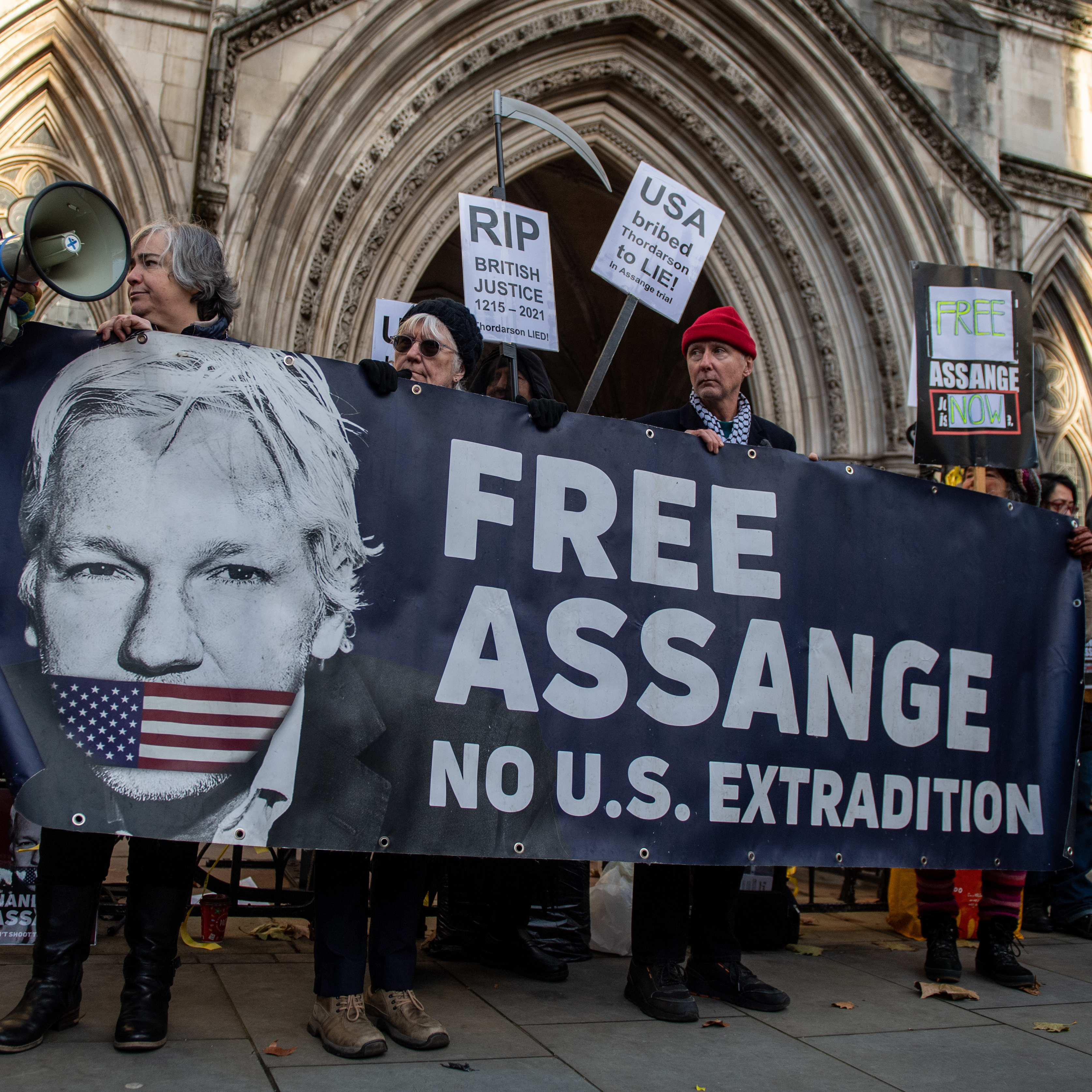 Assange starts last fight against U.S. extradition; Egypt builds wall near Gaza border - Vimarsana News