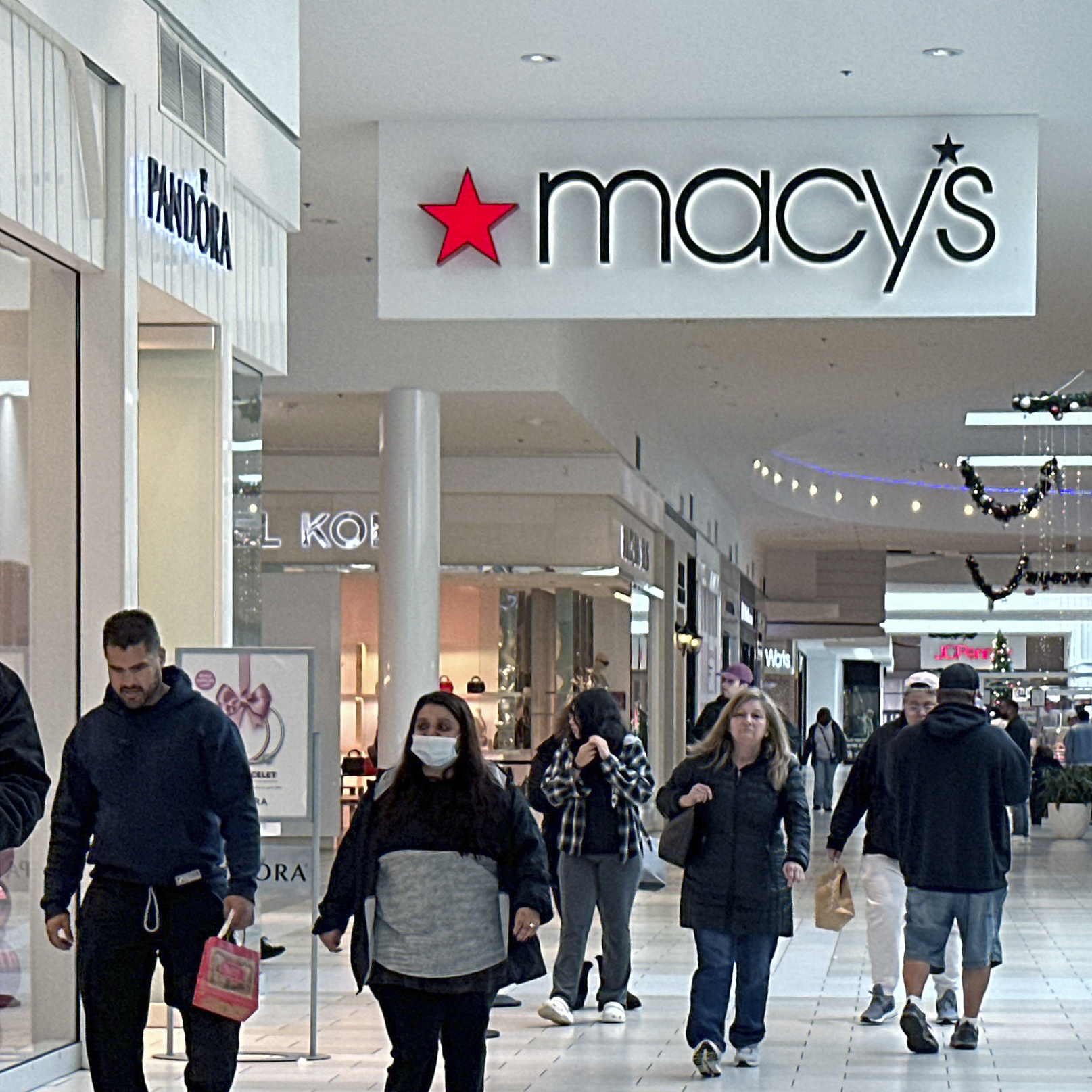 Why Macy's is closing 150 department stores - Vimarsana News