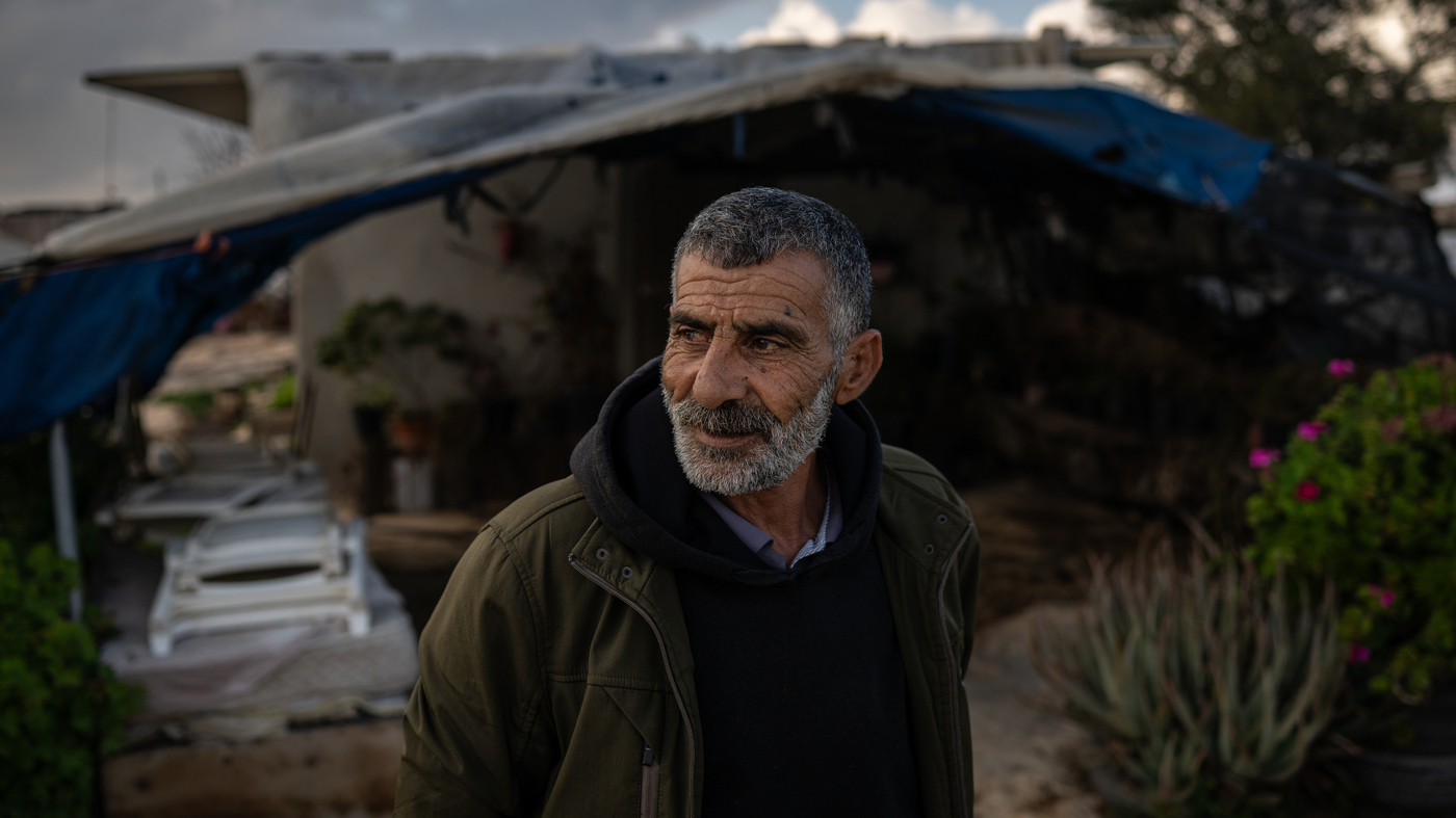 Israeli settlers step up attacks on Palestinian farms, expanding West Bank outposts Israeli settlers step up attacks on Palestinian farms, expanding West Bank outposts