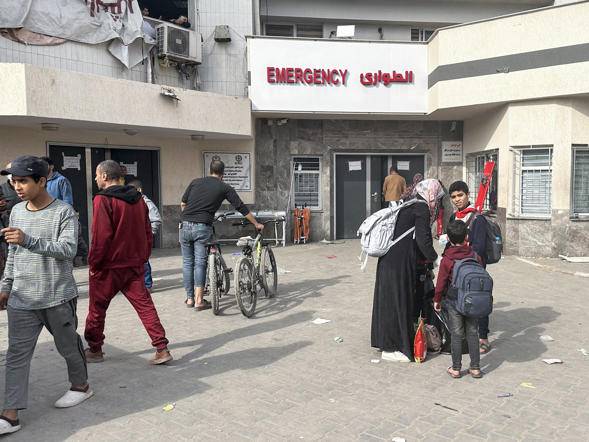 Gaza's Al-Shifa Hospital is raided overnight by Israeli forces : NPR 6 gettyimages 1839084983 1 e94a264373429a27cad7e23ad7503e4575aba4ff s1200