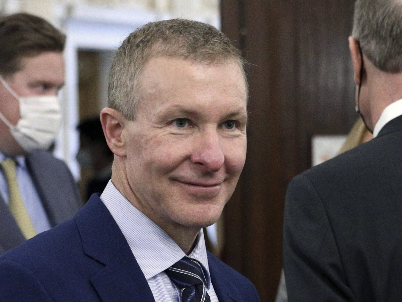 United Airlines CEO tries to reassure customers that the airline is safe