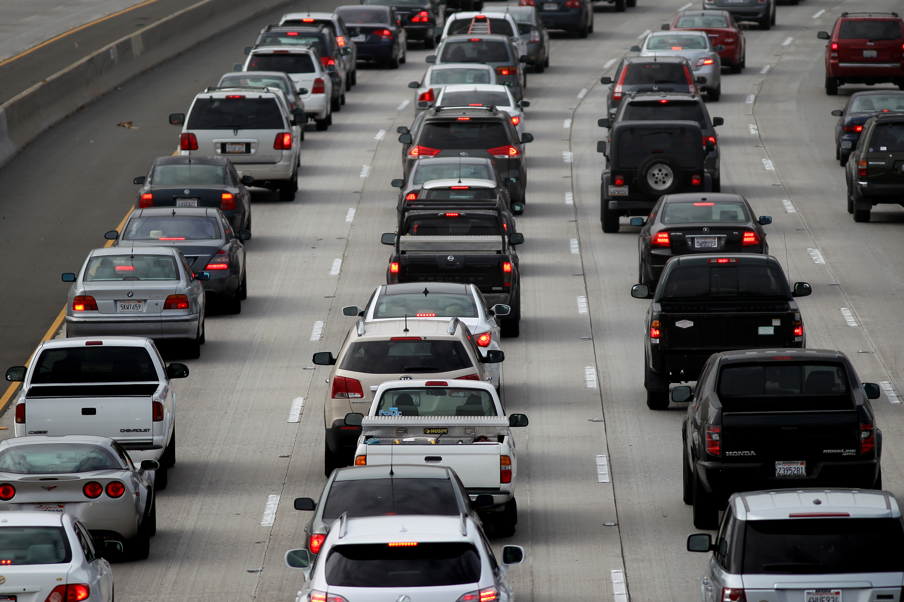 Morning traffic fills the SR2 freeway in Los Angeles, California. The EPA released new rules for vehicle emissions that are expected to cut tailpipe pollution and greenhouse gas emissions, which are fueling climate change. (Getty Images)