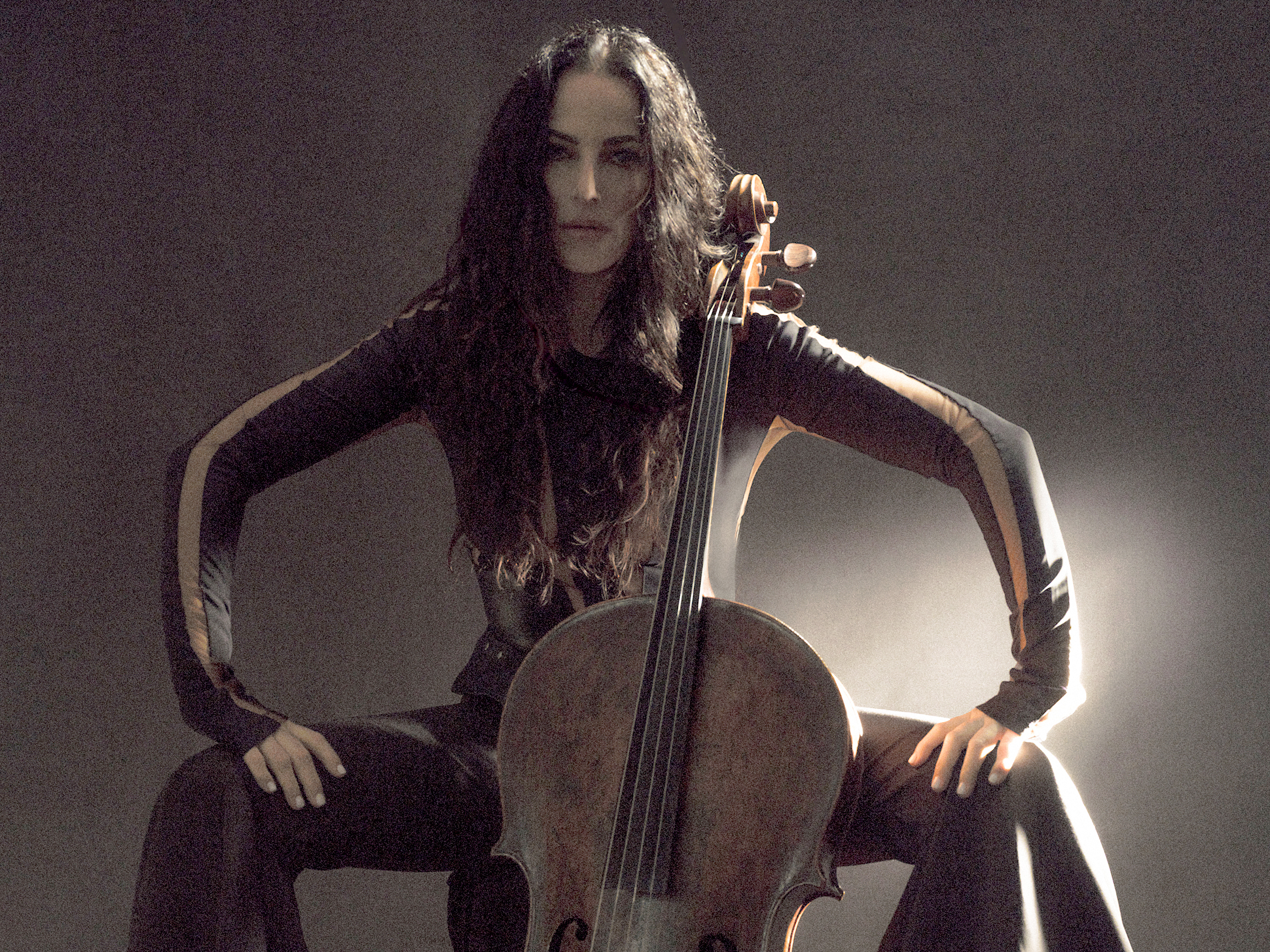 Cellist Maya Beiser's variation on a minimalist manifesto - Vimarsana News