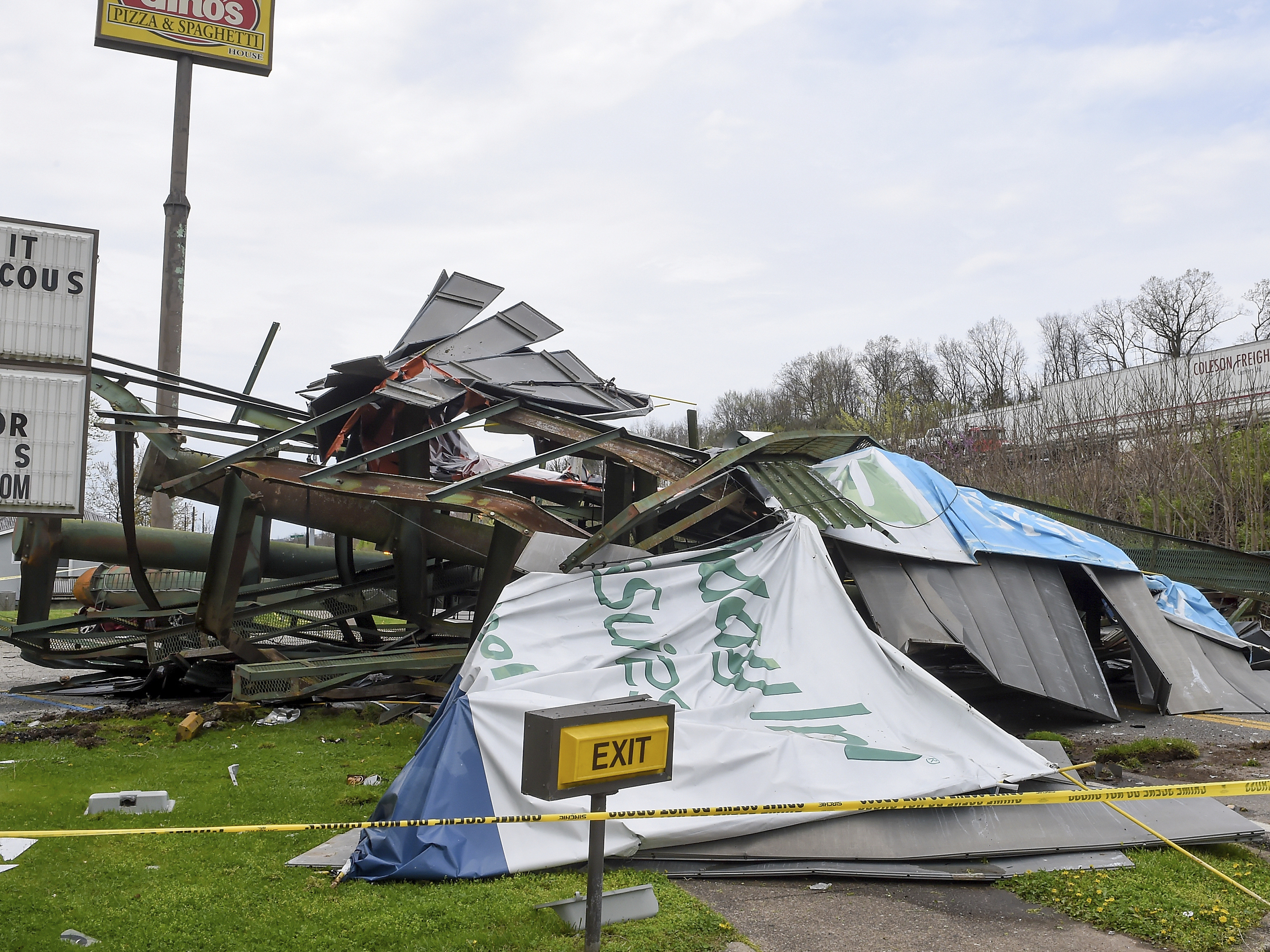 Deadly severe weather roars through several states, spawning potential tornadoes Deadly severe weather roars through several states, spawning potential tornadoes