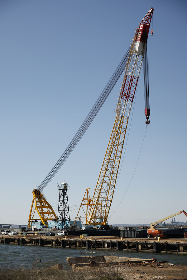 The Chesapeake 1000 crane.
