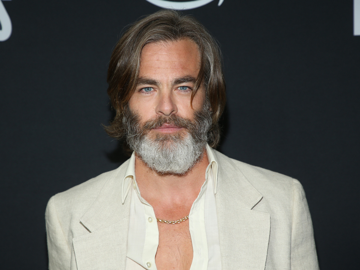 Chris Pine asiste a Amazon Studios' "Todos los cuchillos viejos" Proyección especial de Los Ángeles en el London West Hollywood at Beverly Hills